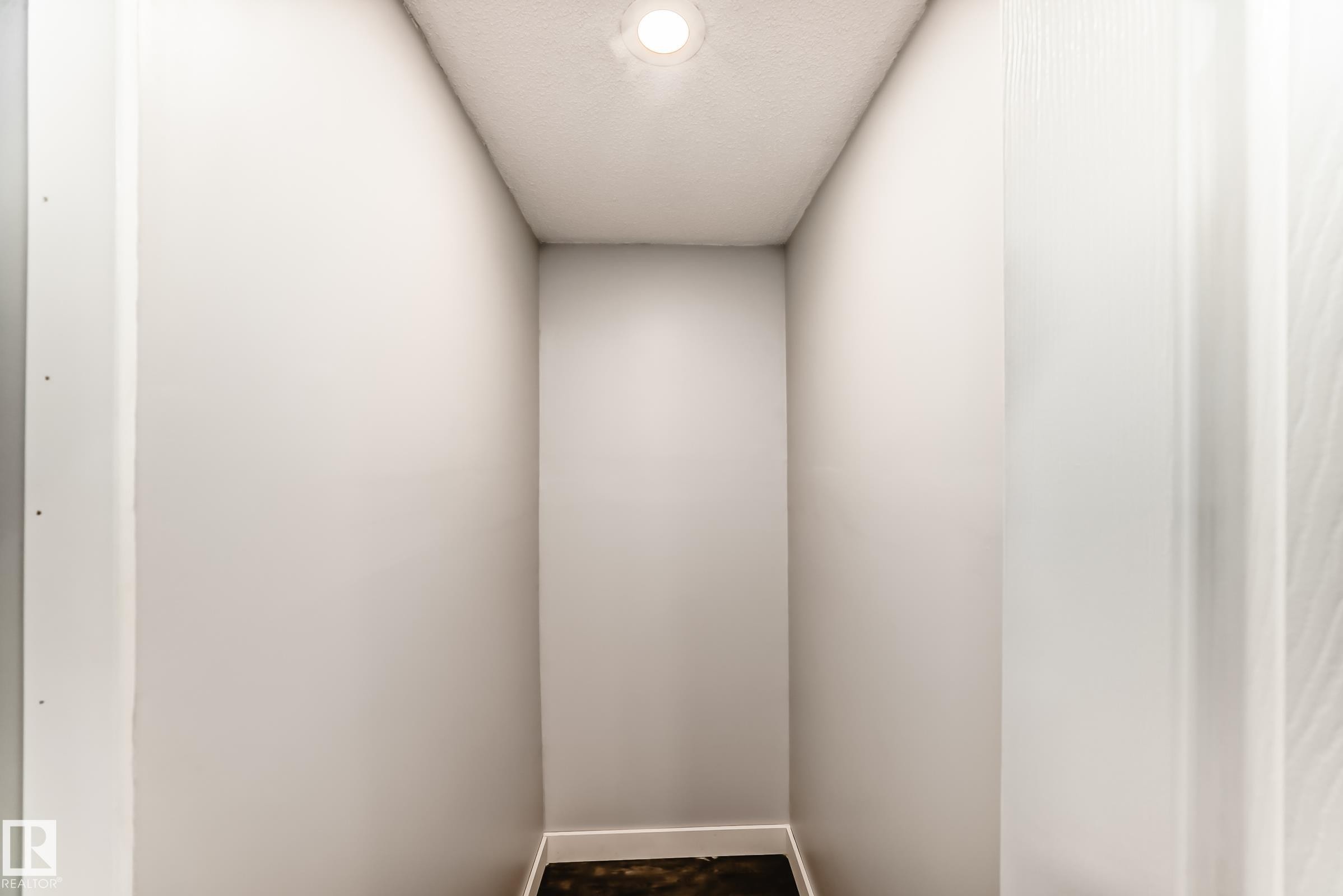 16320 12 Avenue, Edmonton, AB - Indoor