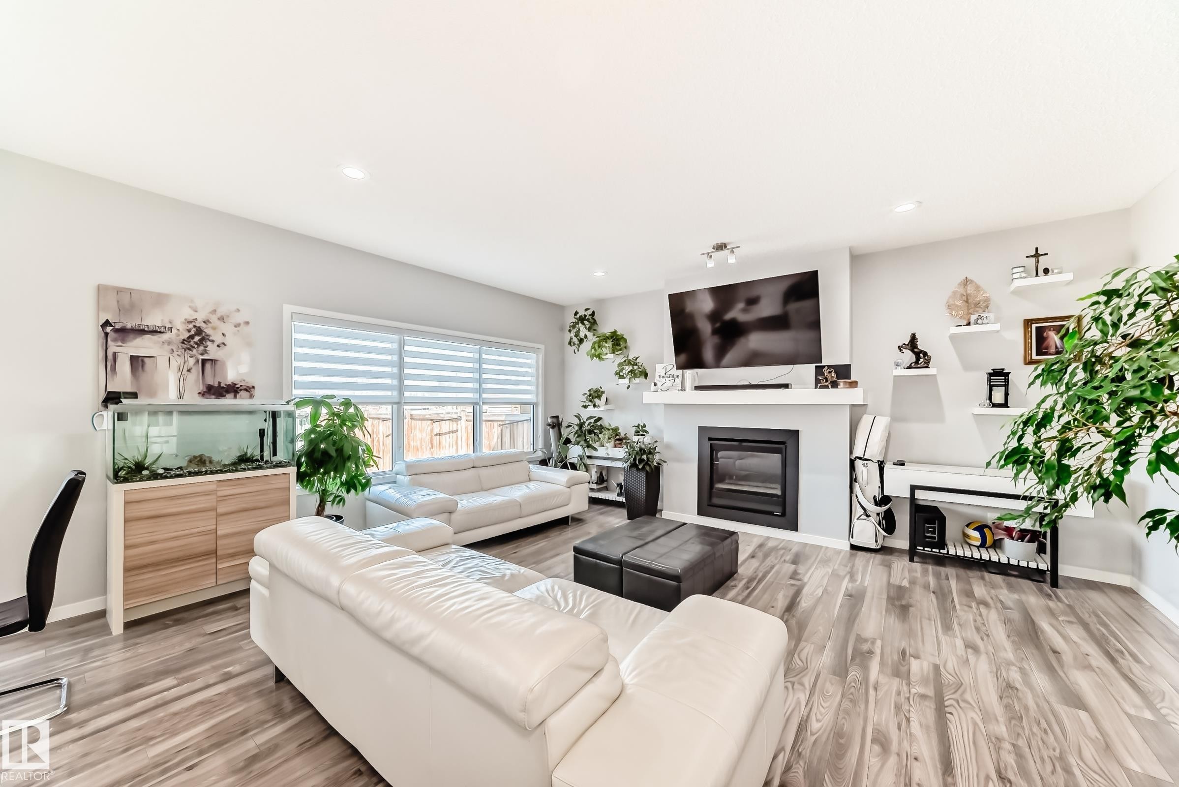 16320 12 Avenue, Edmonton, AB - Indoor Photo Showing Other Room