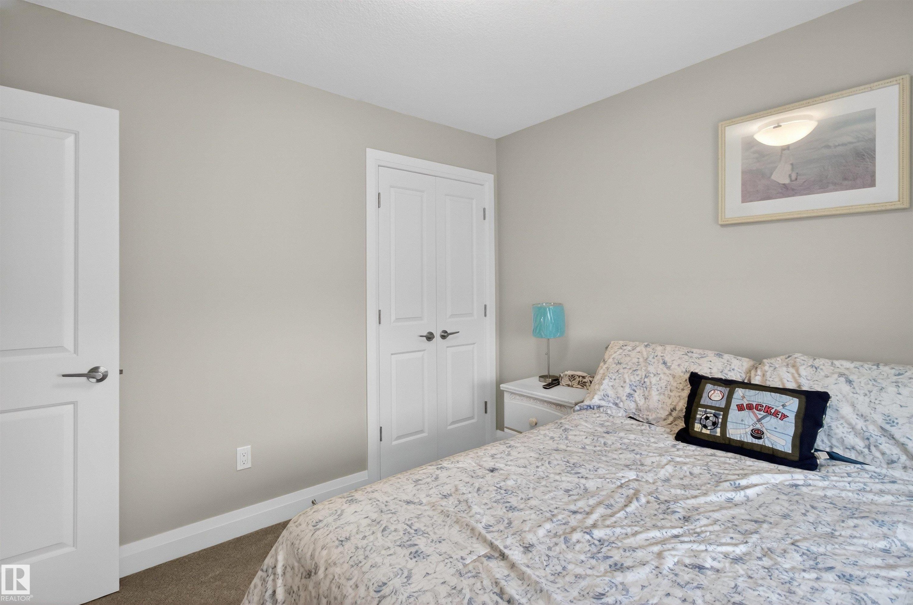 385 Charlesworth Drive, Edmonton, AB - Indoor Photo Showing Bedroom
