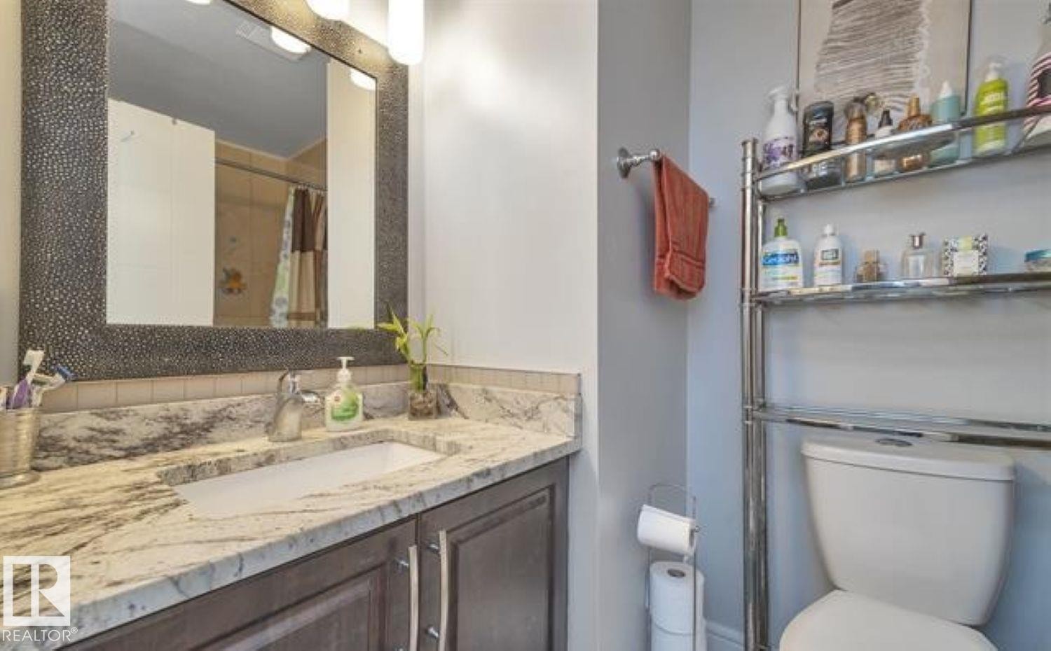 5451 Hill View Crescent, Edmonton, AB - Indoor Photo Showing Bathroom