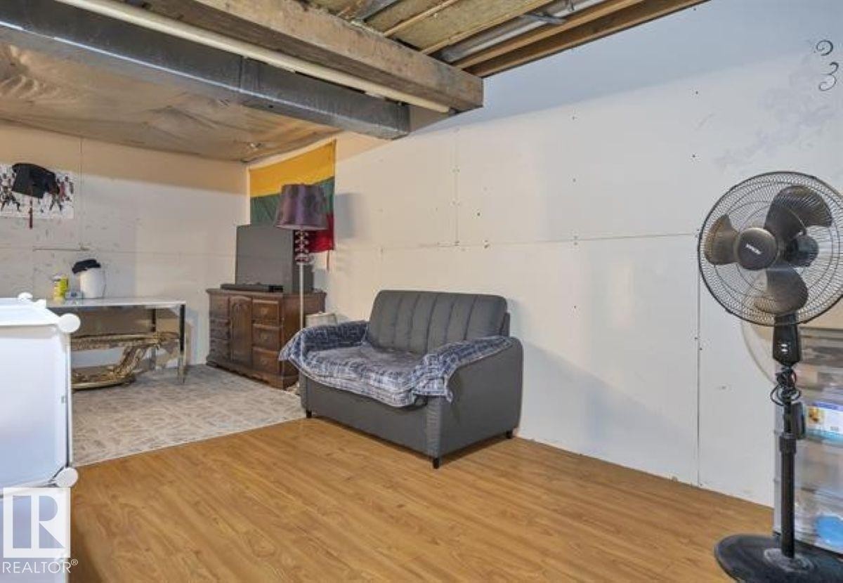 5451 Hill View Crescent, Edmonton, AB - Indoor Photo Showing Other Room