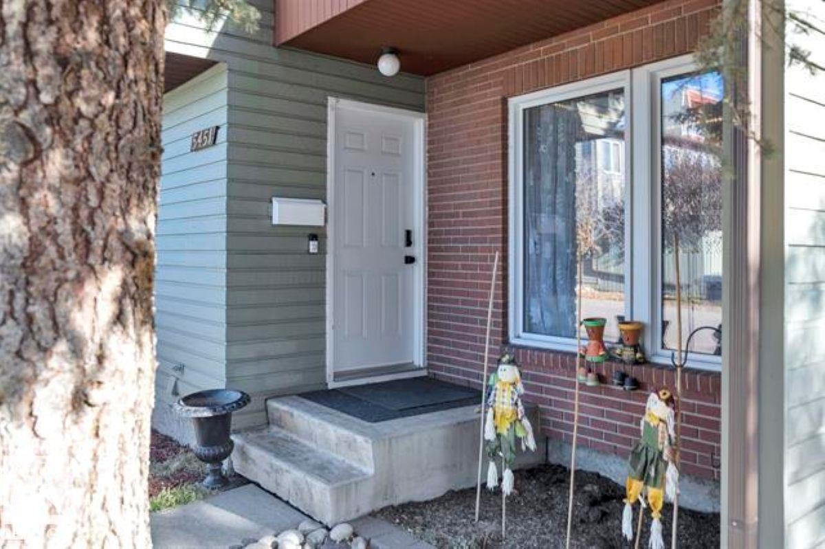 5451 Hill View Crescent, Edmonton, AB - Outdoor With Exterior