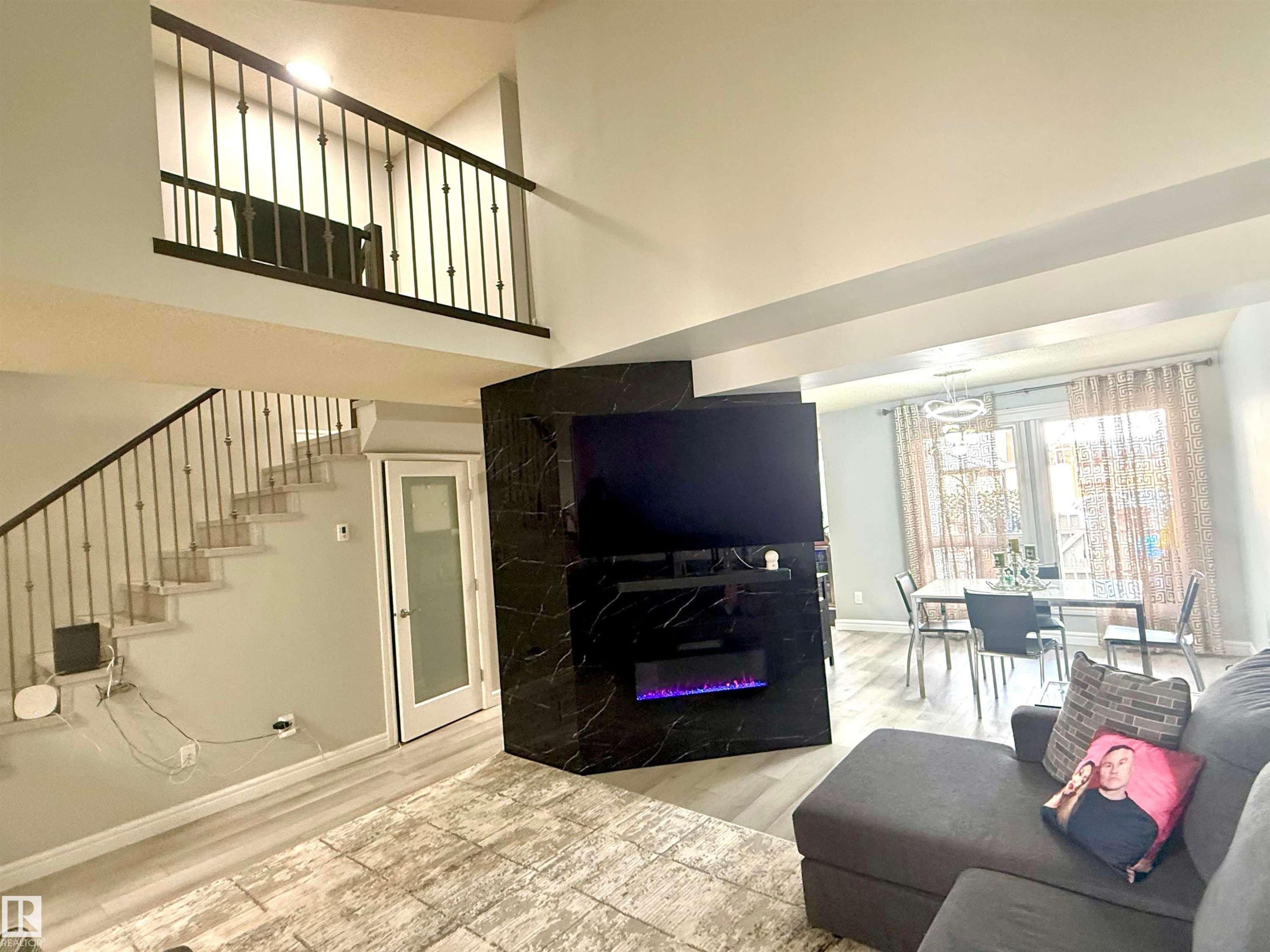 5451 Hill View Crescent, Edmonton, AB - Indoor