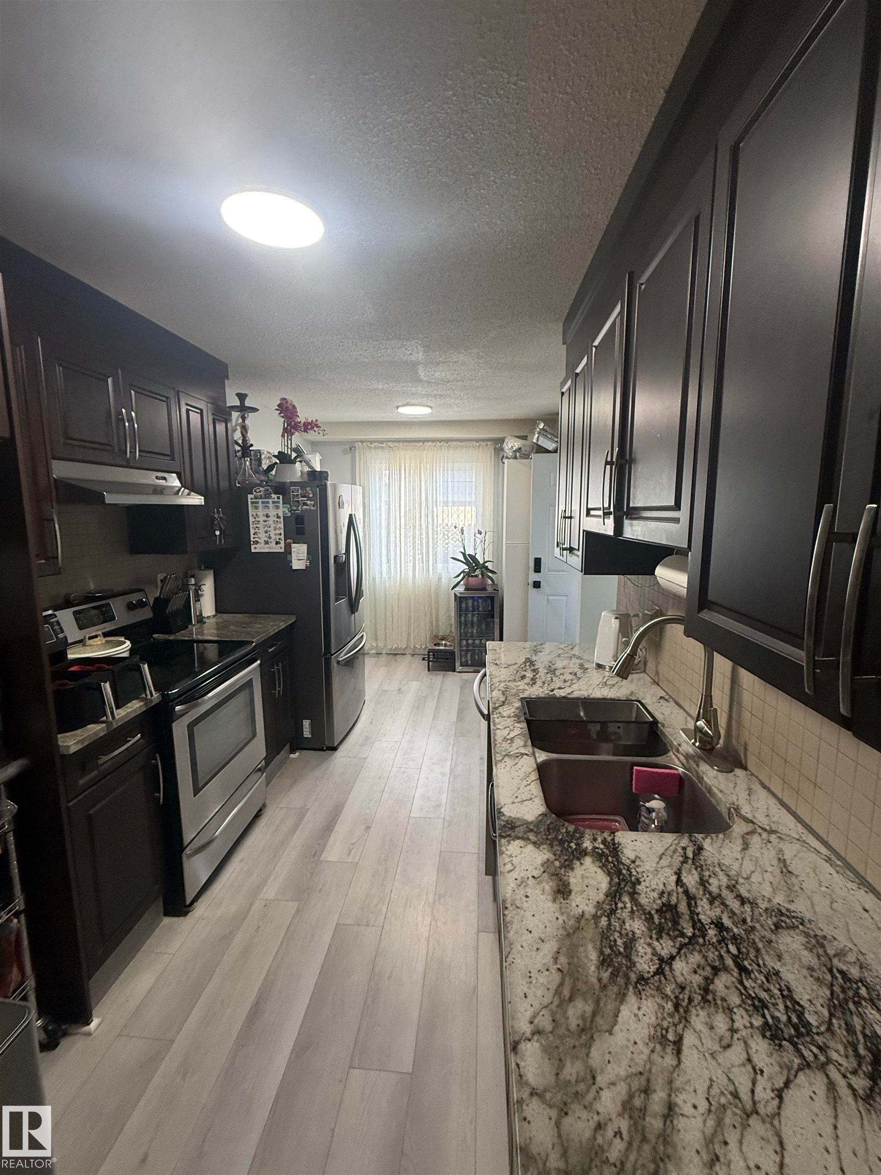 5451 Hill View Crescent, Edmonton, AB - Indoor Photo Showing Kitchen With Double Sink