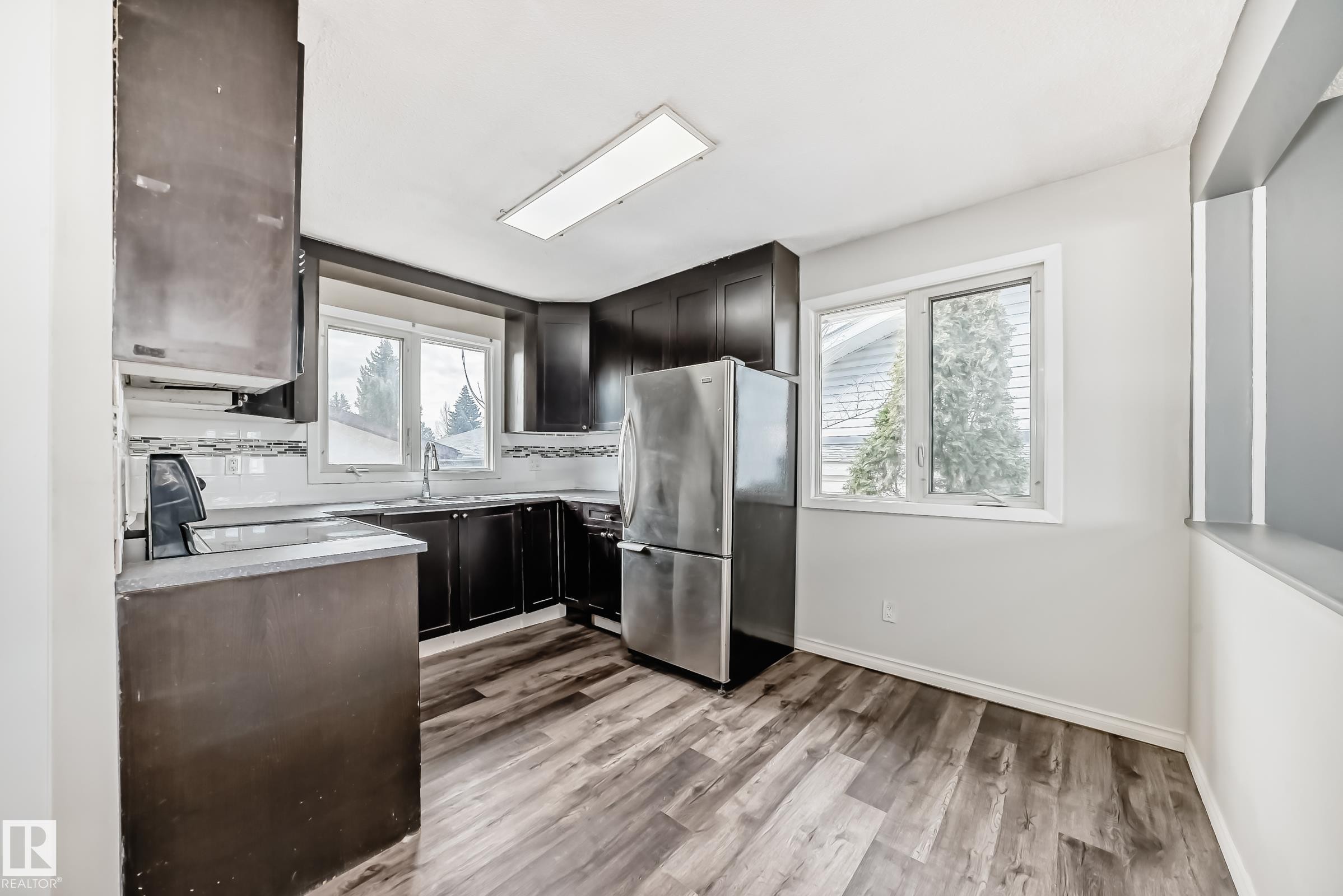 8615 42A Avenue, Edmonton, AB - Indoor Photo Showing Kitchen