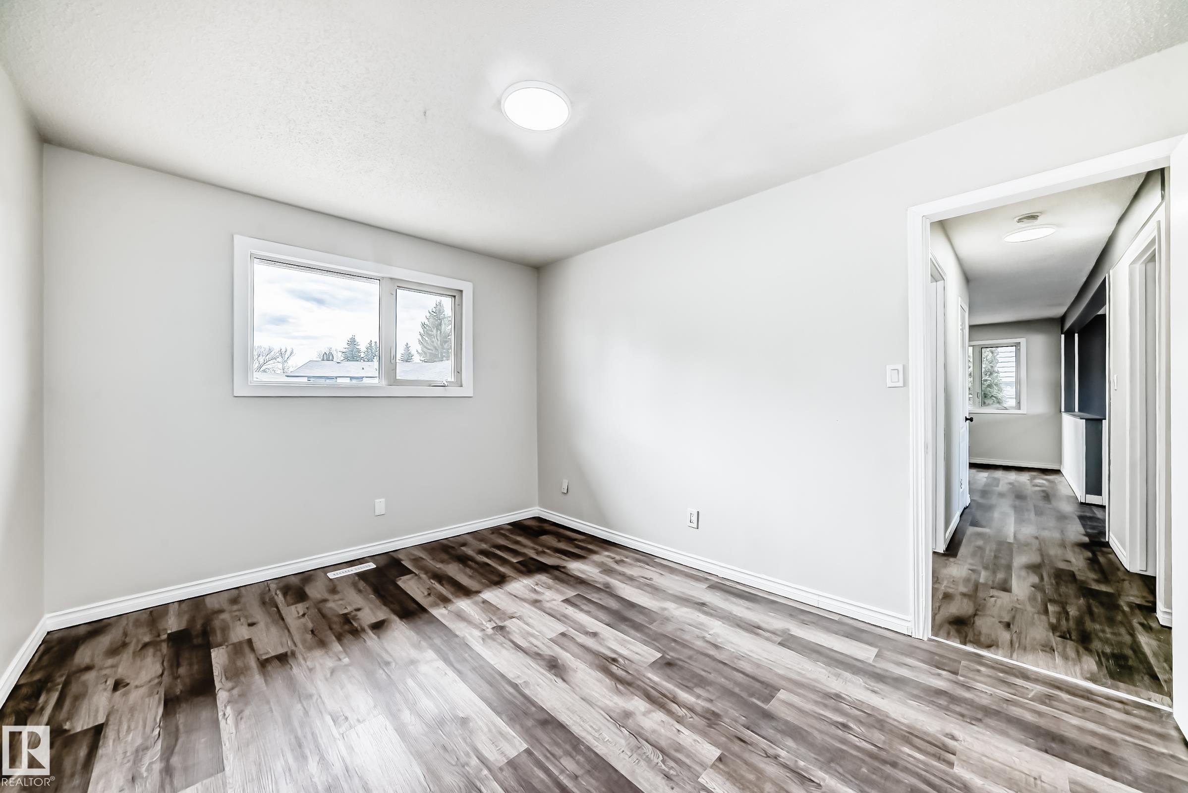 8615 42A Avenue, Edmonton, AB - Indoor Photo Showing Other Room