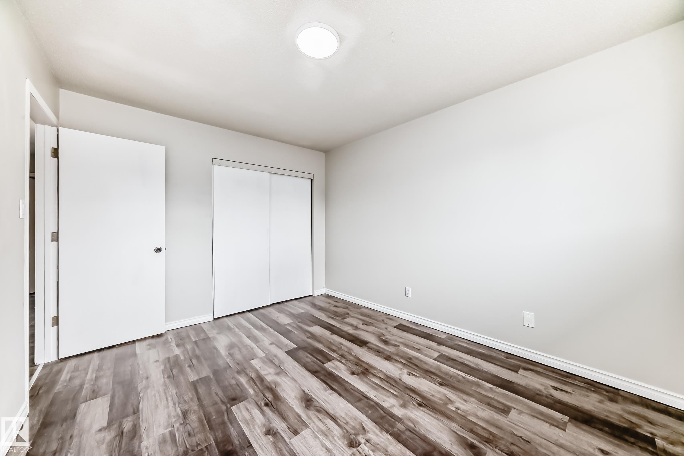 8615 42A Avenue, Edmonton, AB - Indoor Photo Showing Other Room