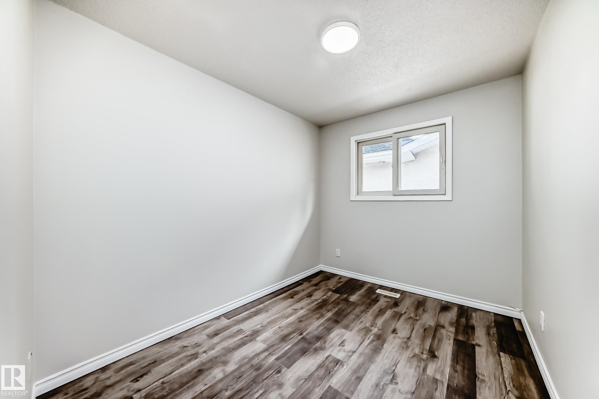 8615 42A Avenue, Edmonton, AB - Indoor Photo Showing Other Room