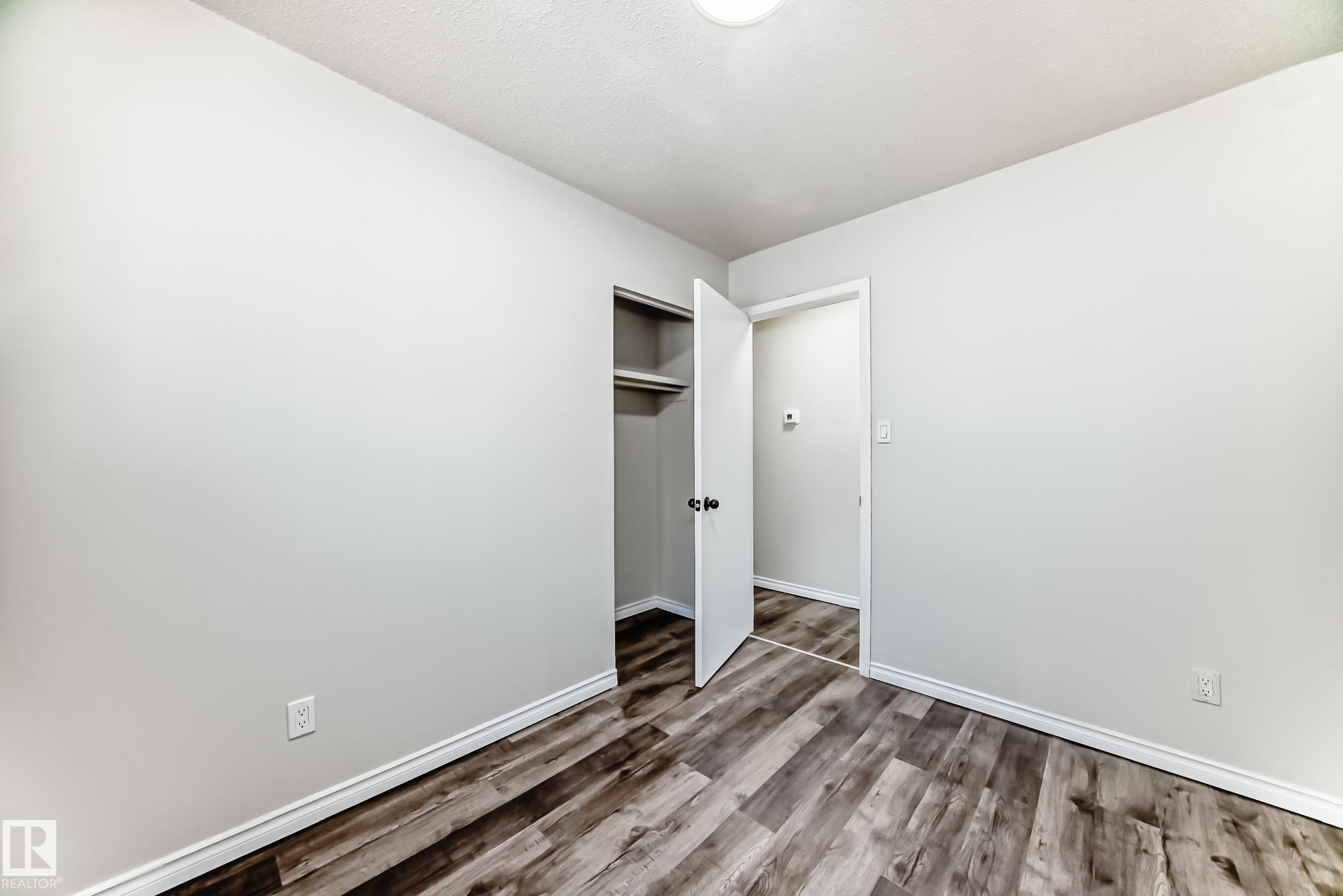 8615 42A Avenue, Edmonton, AB - Indoor Photo Showing Other Room