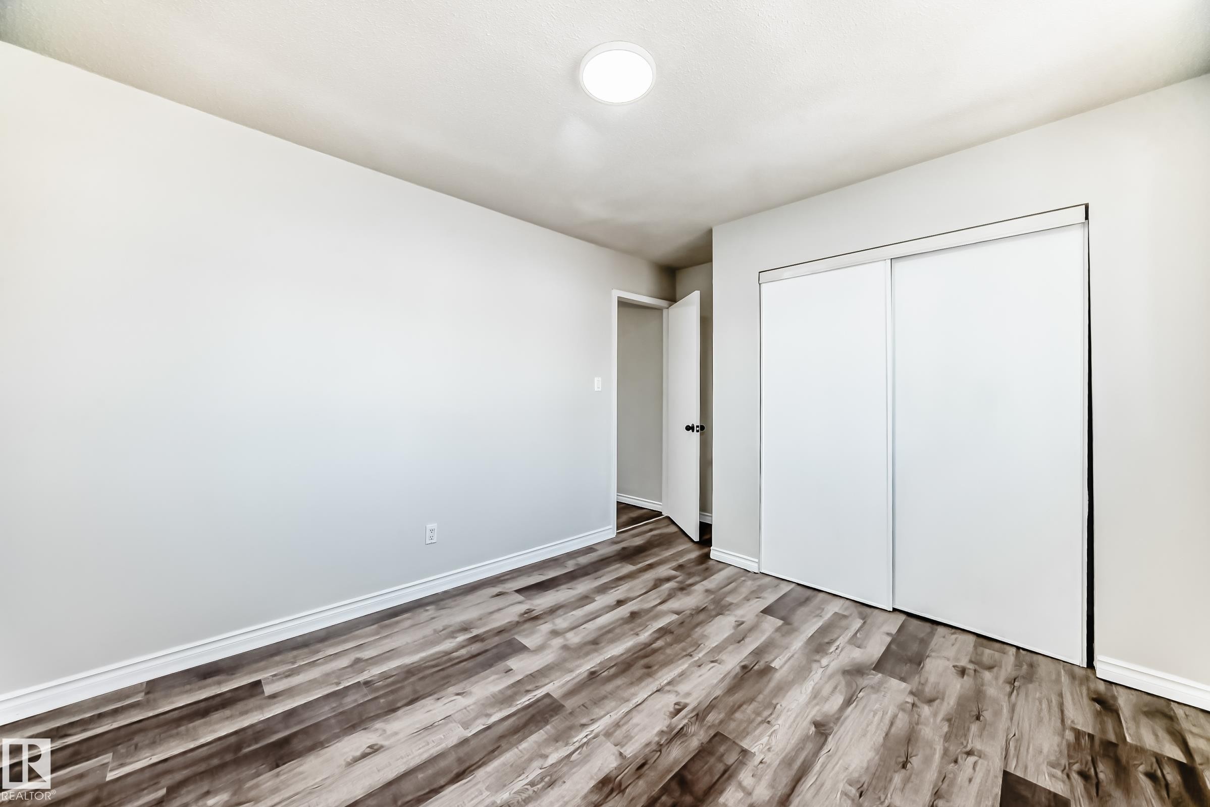 8615 42A Avenue, Edmonton, AB - Indoor Photo Showing Other Room