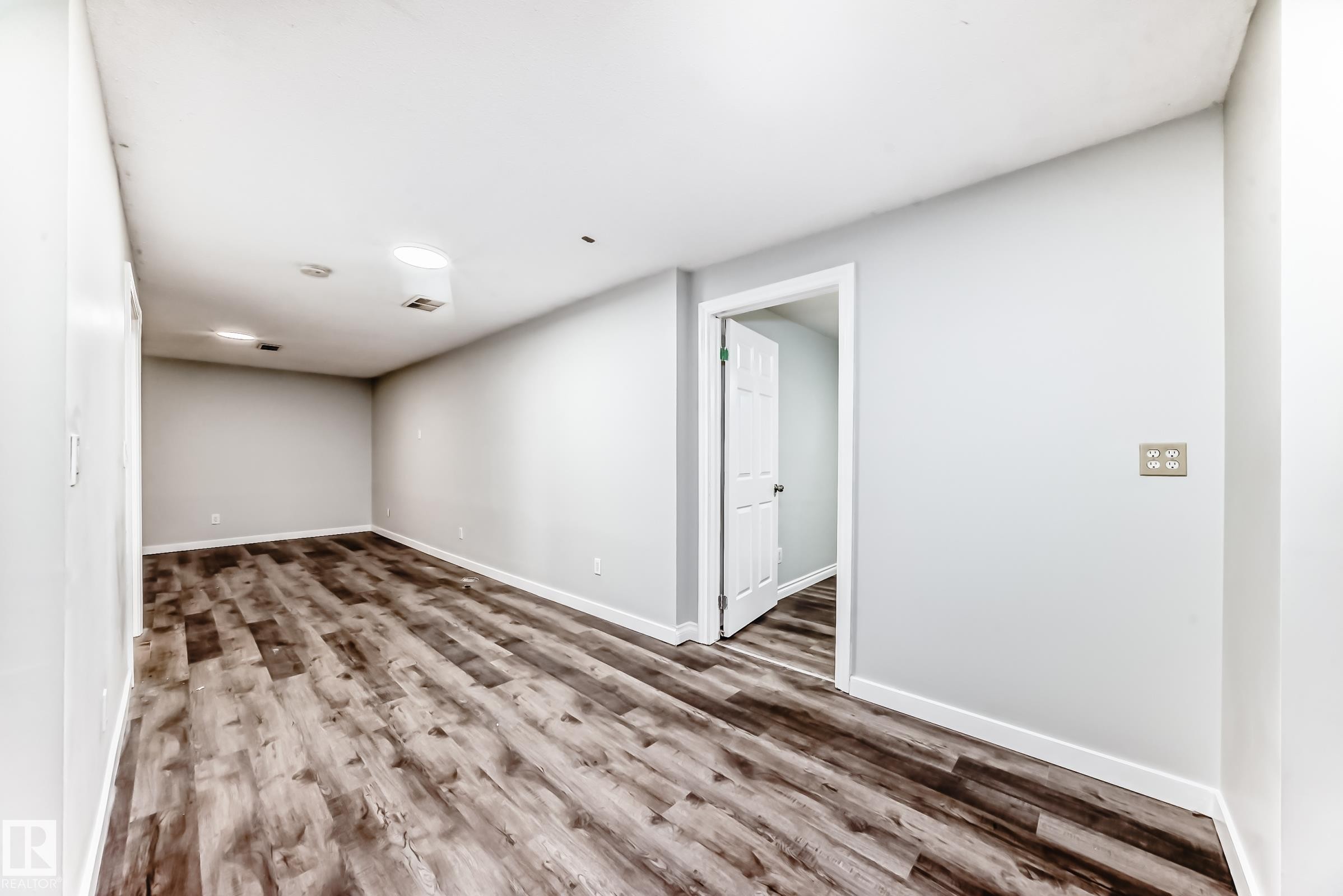 8615 42A Avenue, Edmonton, AB - Indoor Photo Showing Other Room
