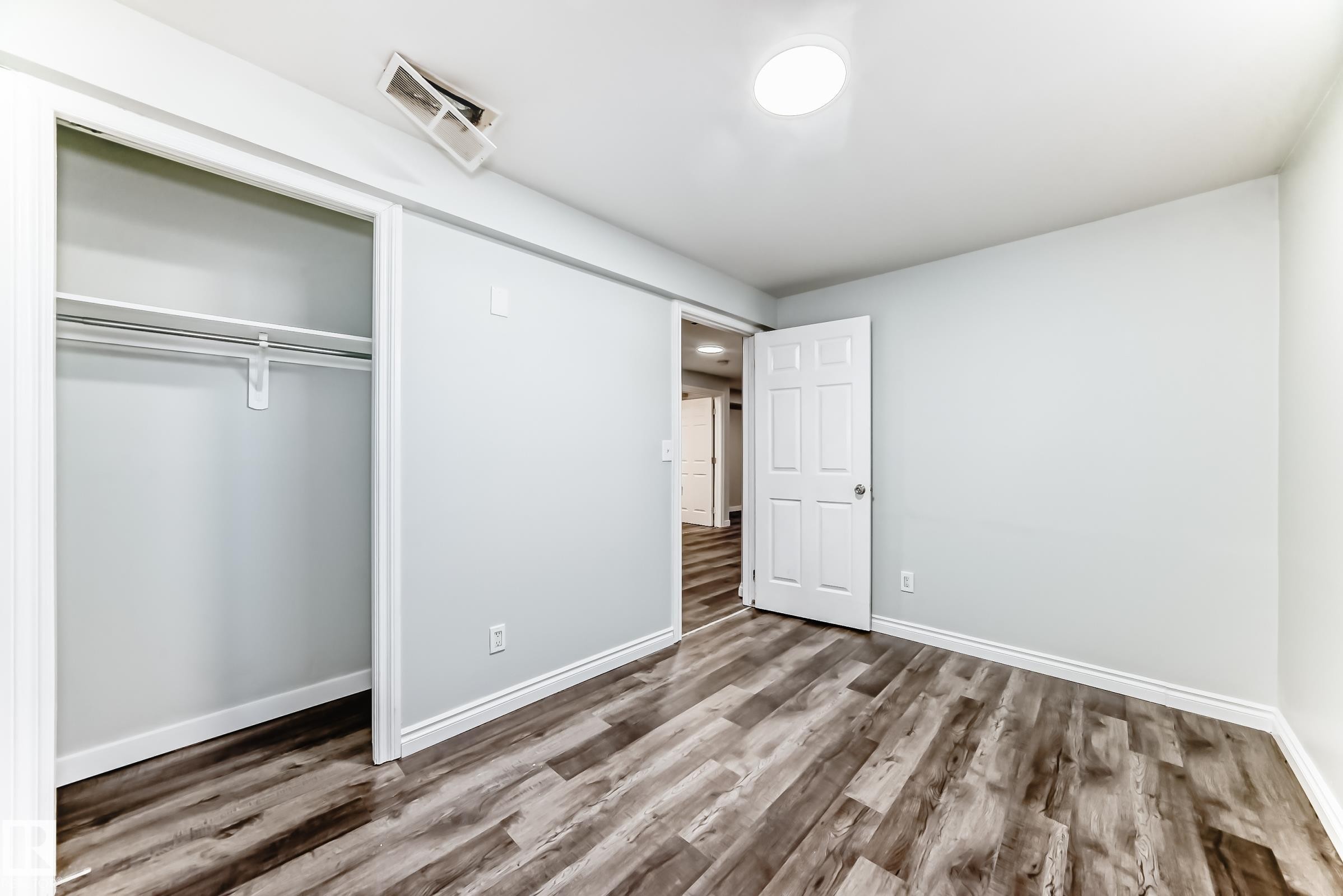 8615 42A Avenue, Edmonton, AB - Indoor Photo Showing Other Room