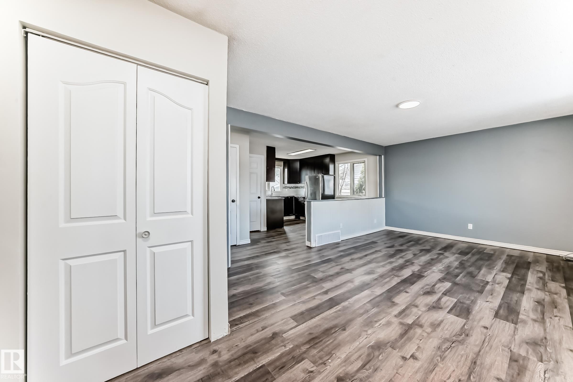 8615 42A Avenue, Edmonton, AB - Indoor Photo Showing Other Room