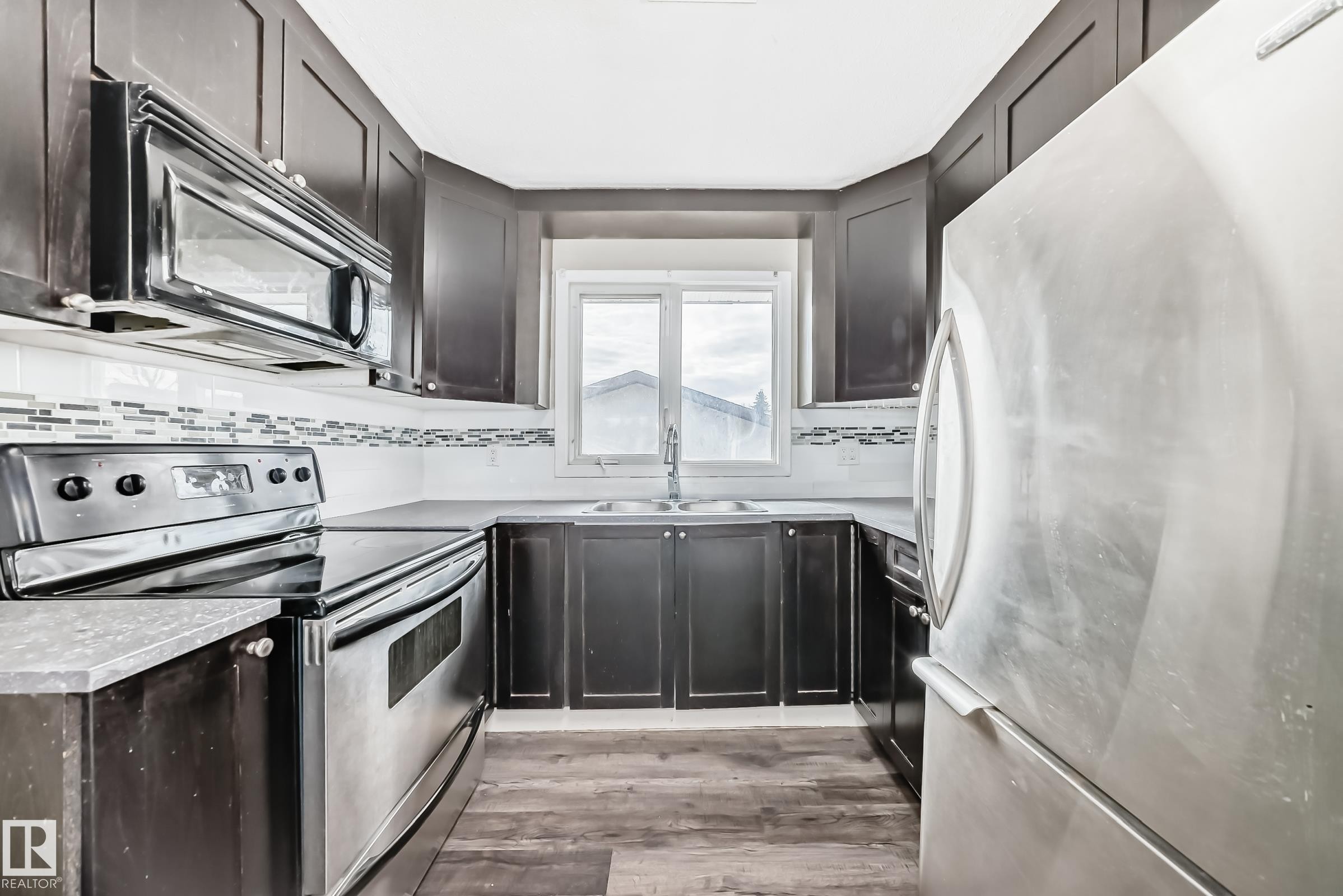 8615 42A Avenue, Edmonton, AB - Indoor Photo Showing Kitchen With Double Sink