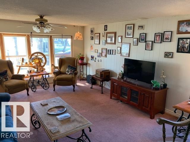 333 Juniper Place, Edmonton, AB - Indoor Photo Showing Living Room
