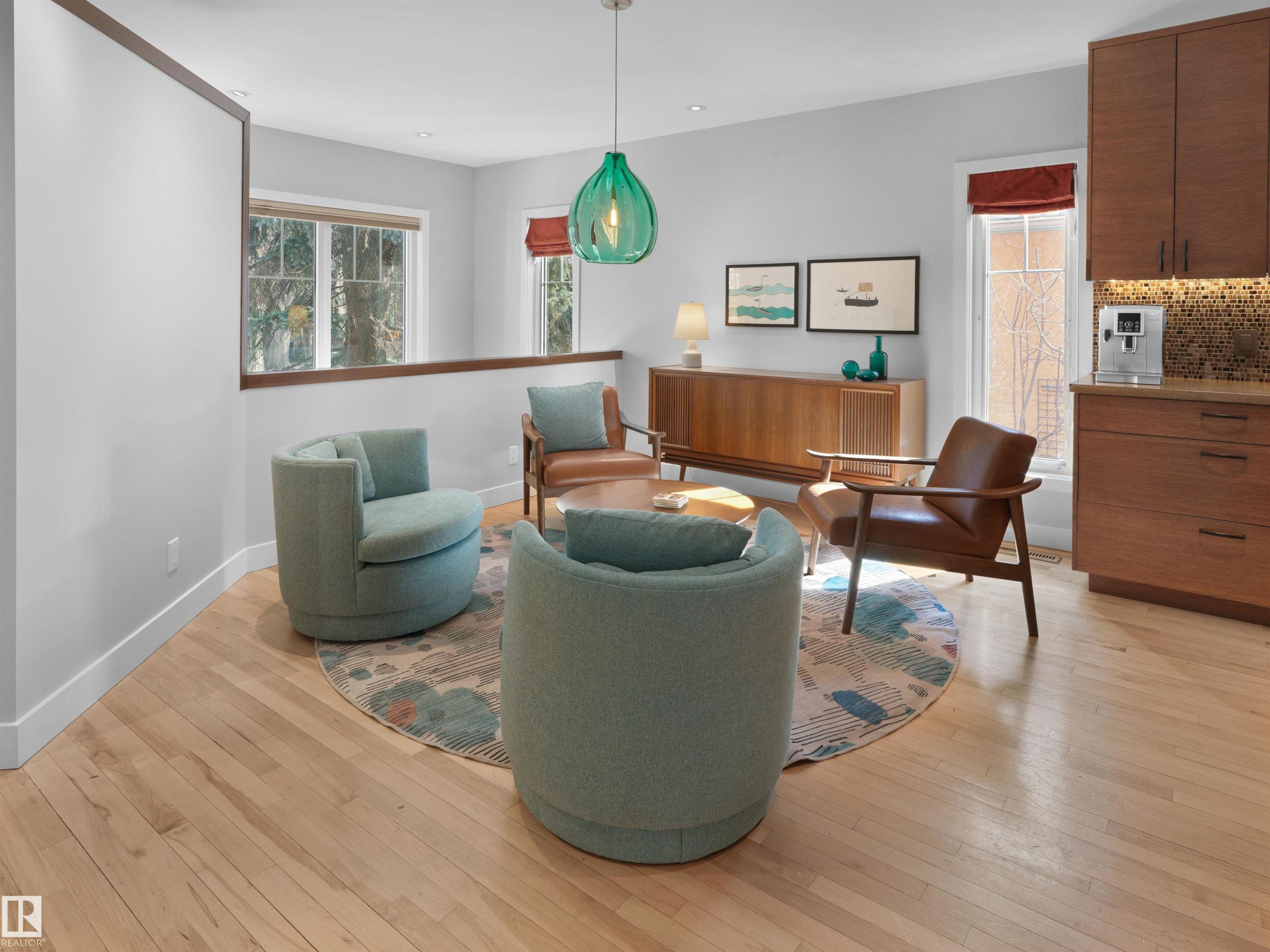 9815 90 Avenue, Edmonton, AB - Indoor Photo Showing Other Room