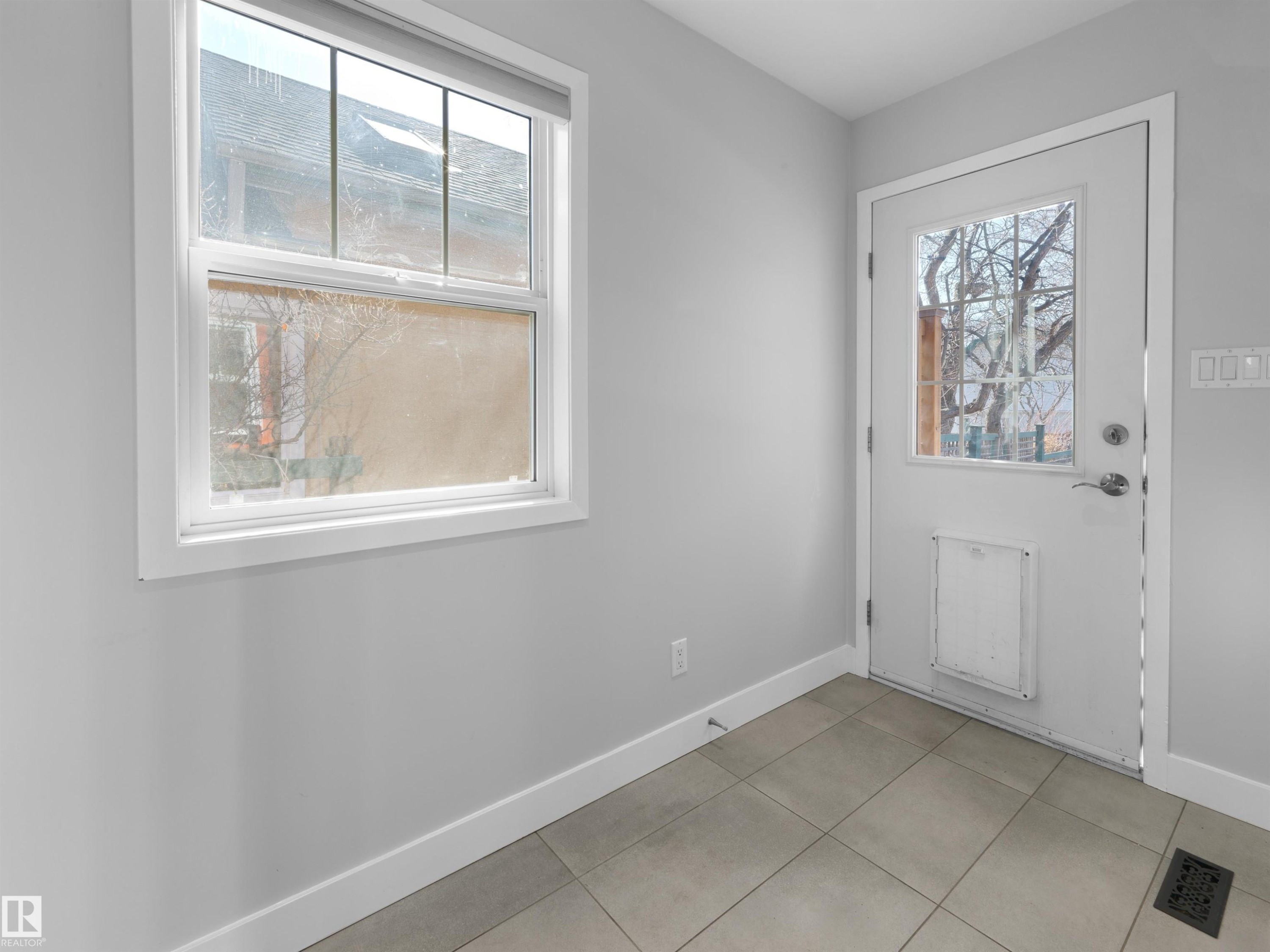 9815 90 Avenue, Edmonton, AB - Indoor Photo Showing Other Room