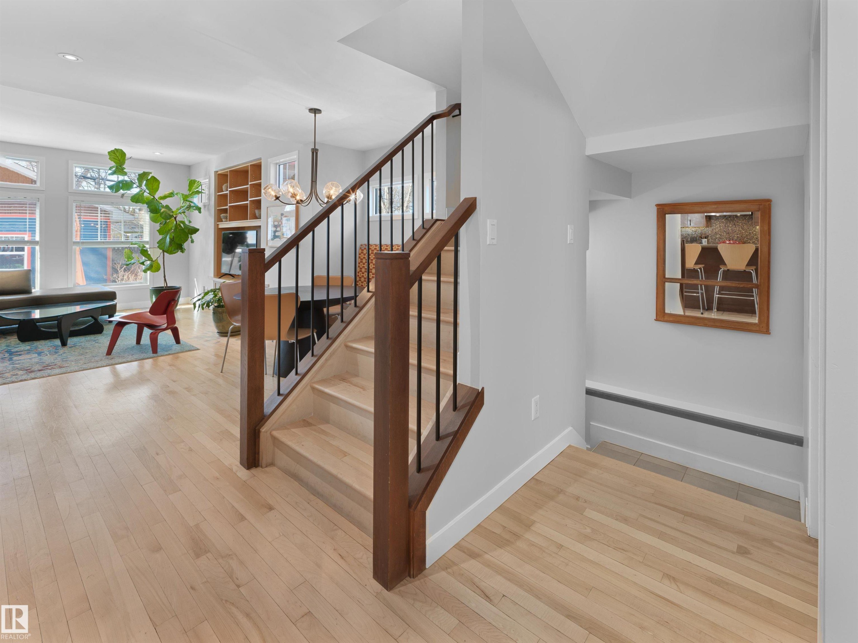 9815 90 Avenue, Edmonton, AB - Indoor Photo Showing Other Room