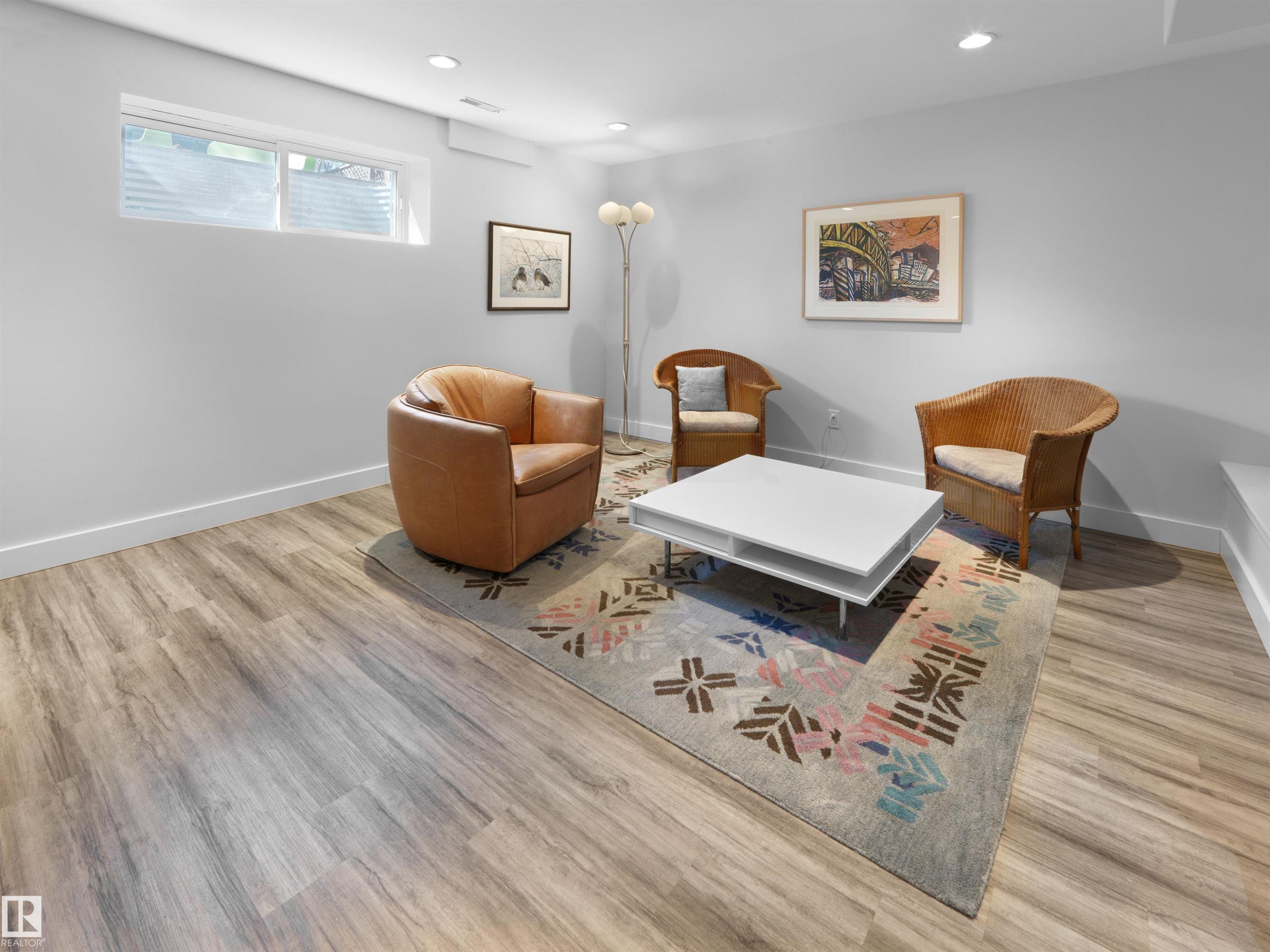 9815 90 Avenue, Edmonton, AB - Indoor