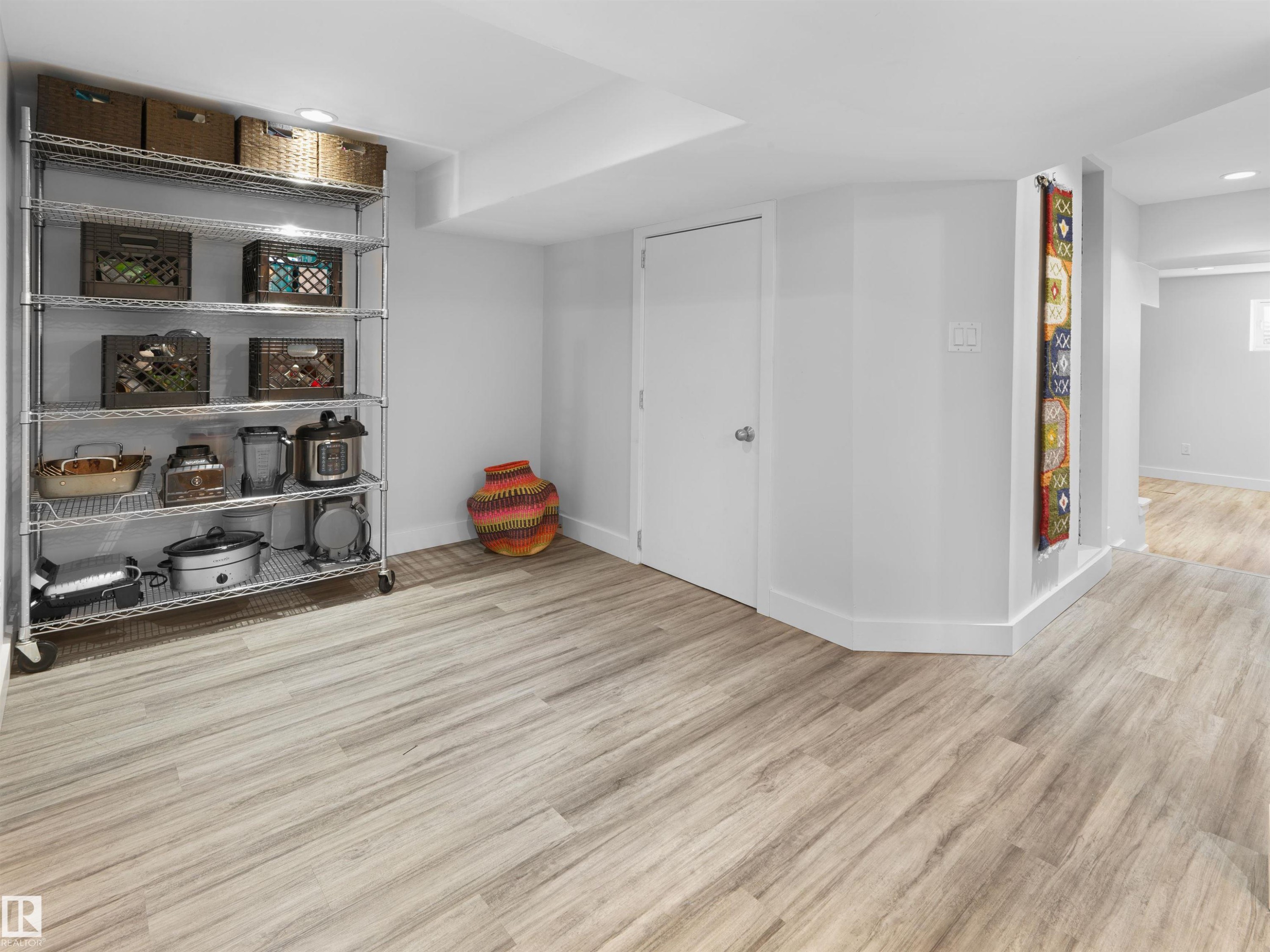 9815 90 Avenue, Edmonton, AB - Indoor Photo Showing Other Room