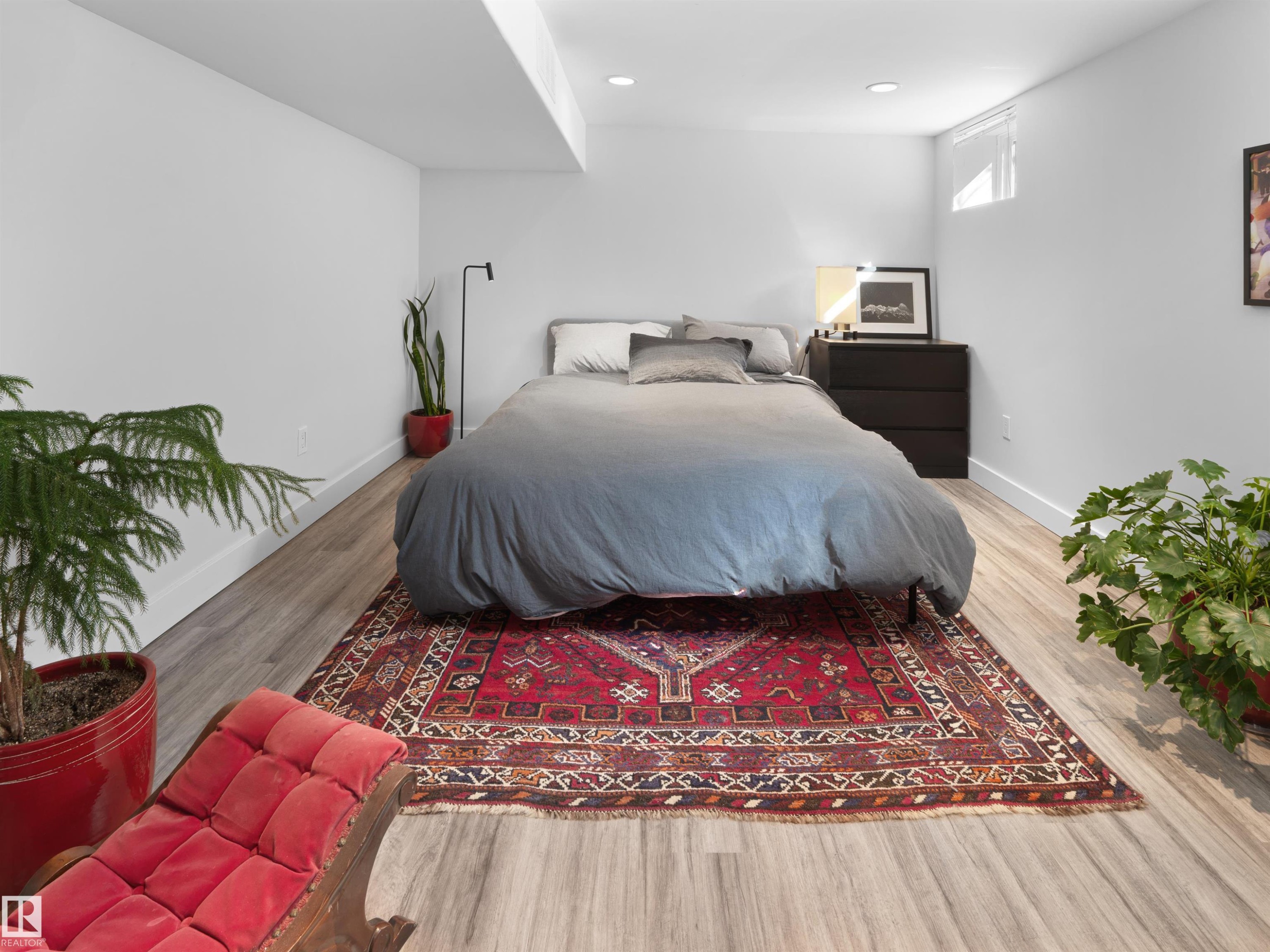 9815 90 Avenue, Edmonton, AB - Indoor Photo Showing Bedroom