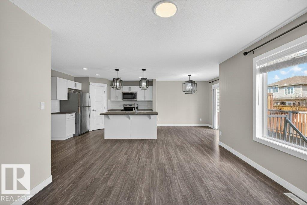 1363 Adamson Drive, Edmonton, AB - Indoor Photo Showing Kitchen