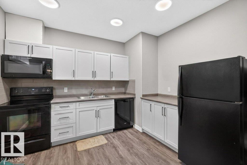 1363 Adamson Drive, Edmonton, AB - Indoor Photo Showing Kitchen