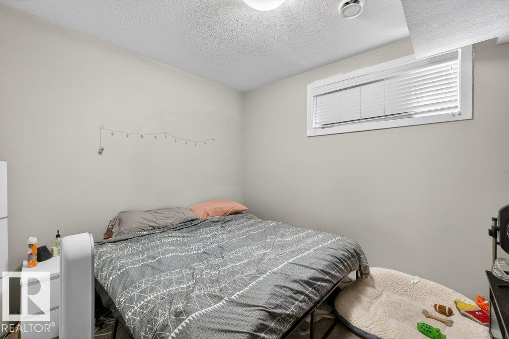 1363 Adamson Drive, Edmonton, AB - Indoor Photo Showing Bedroom