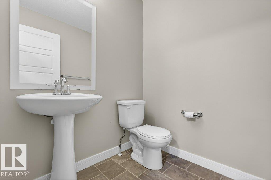 1363 Adamson Drive, Edmonton, AB - Indoor Photo Showing Bathroom