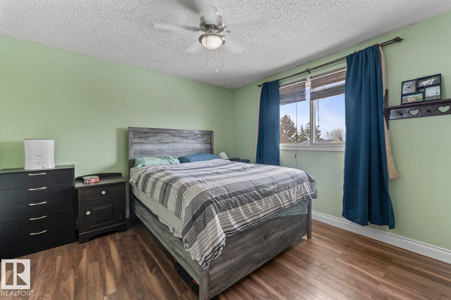 1815 Forest Drive, Cold Lake, AB - Indoor Photo Showing Bedroom