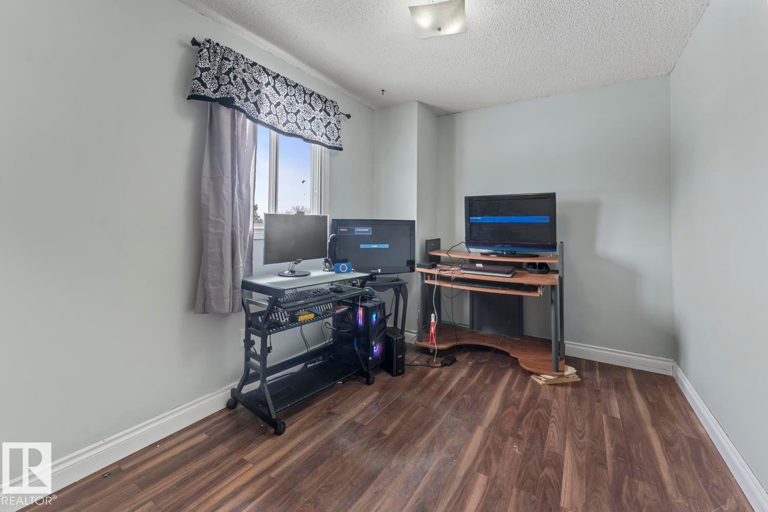 1815 Forest Drive, Cold Lake, AB - Indoor Photo Showing Office