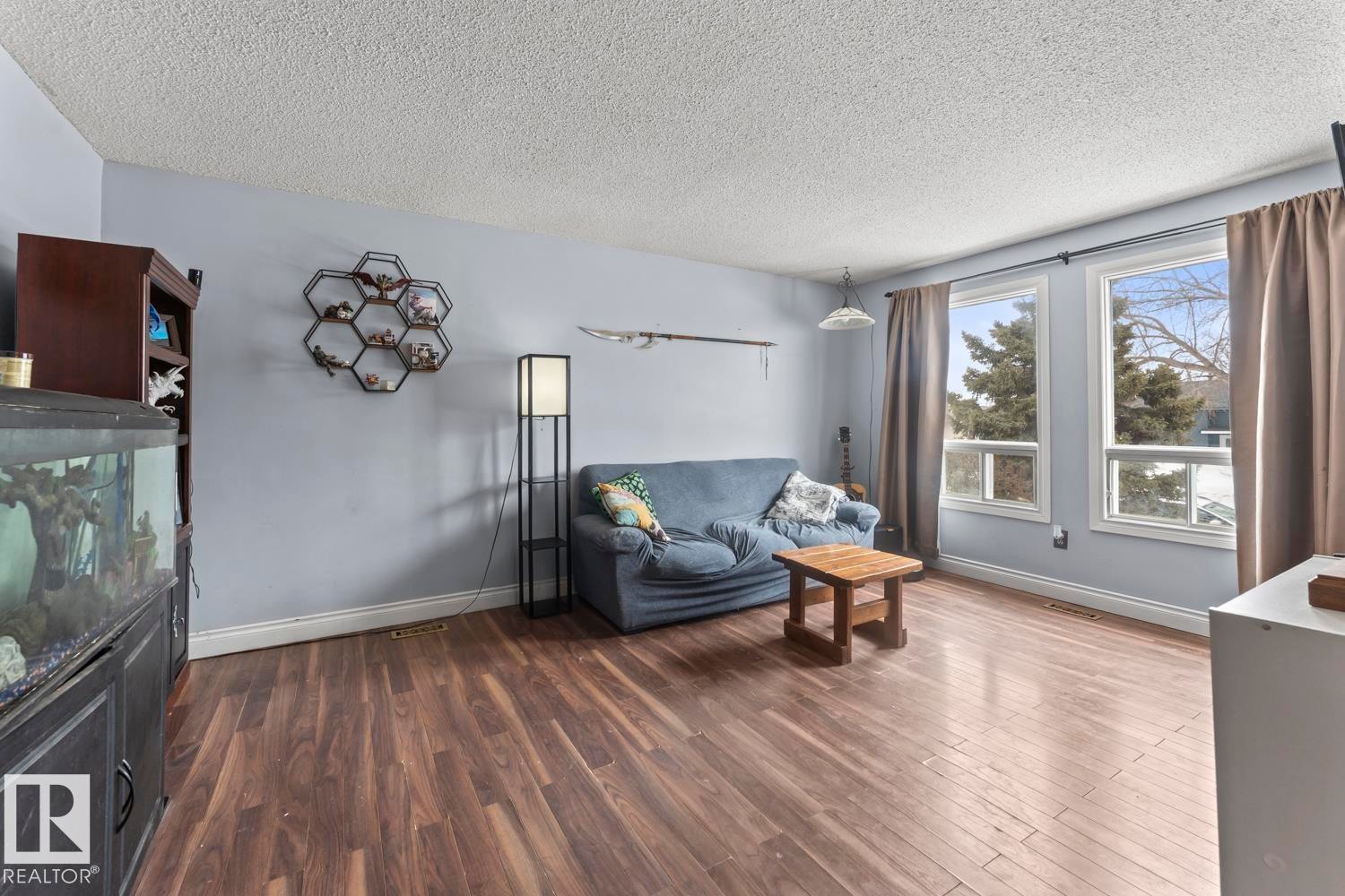 1815 Forest Drive, Cold Lake, AB - Indoor Photo Showing Living Room