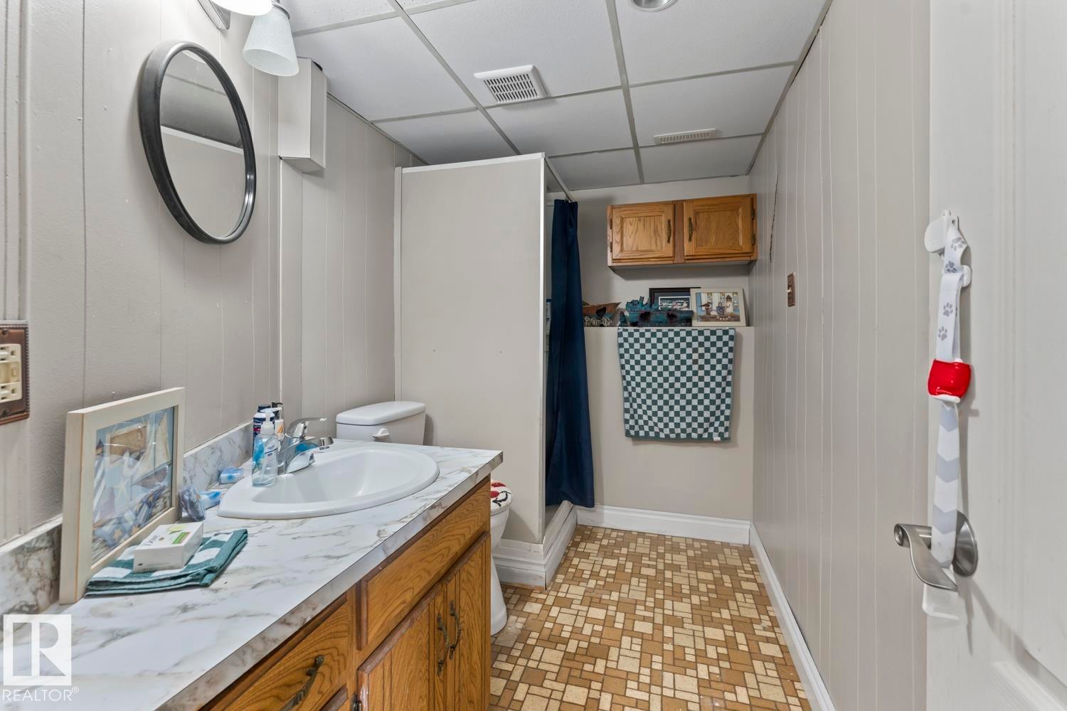 1815 Forest Drive, Cold Lake, AB - Indoor Photo Showing Bathroom