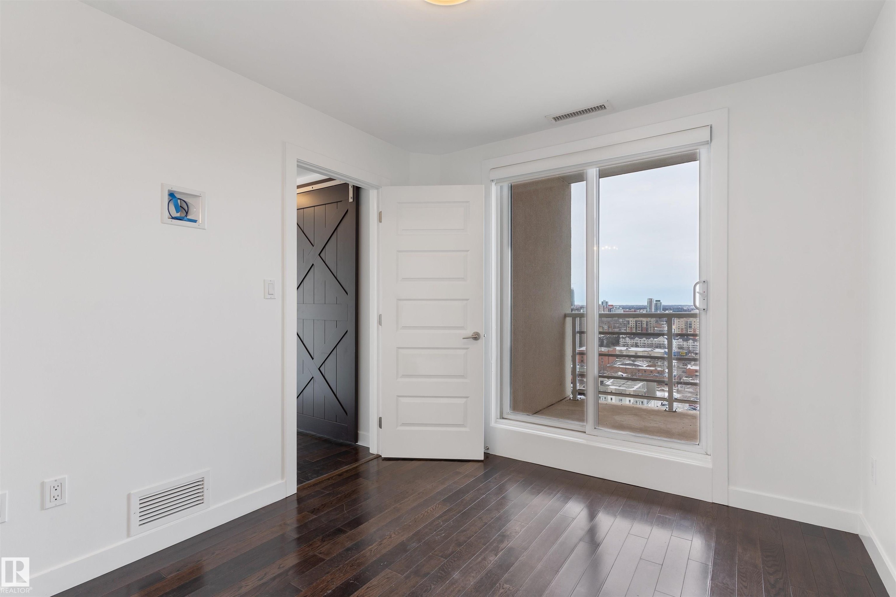 #1901 10388 105 St Nw, Edmonton, AB - Indoor Photo Showing Other Room