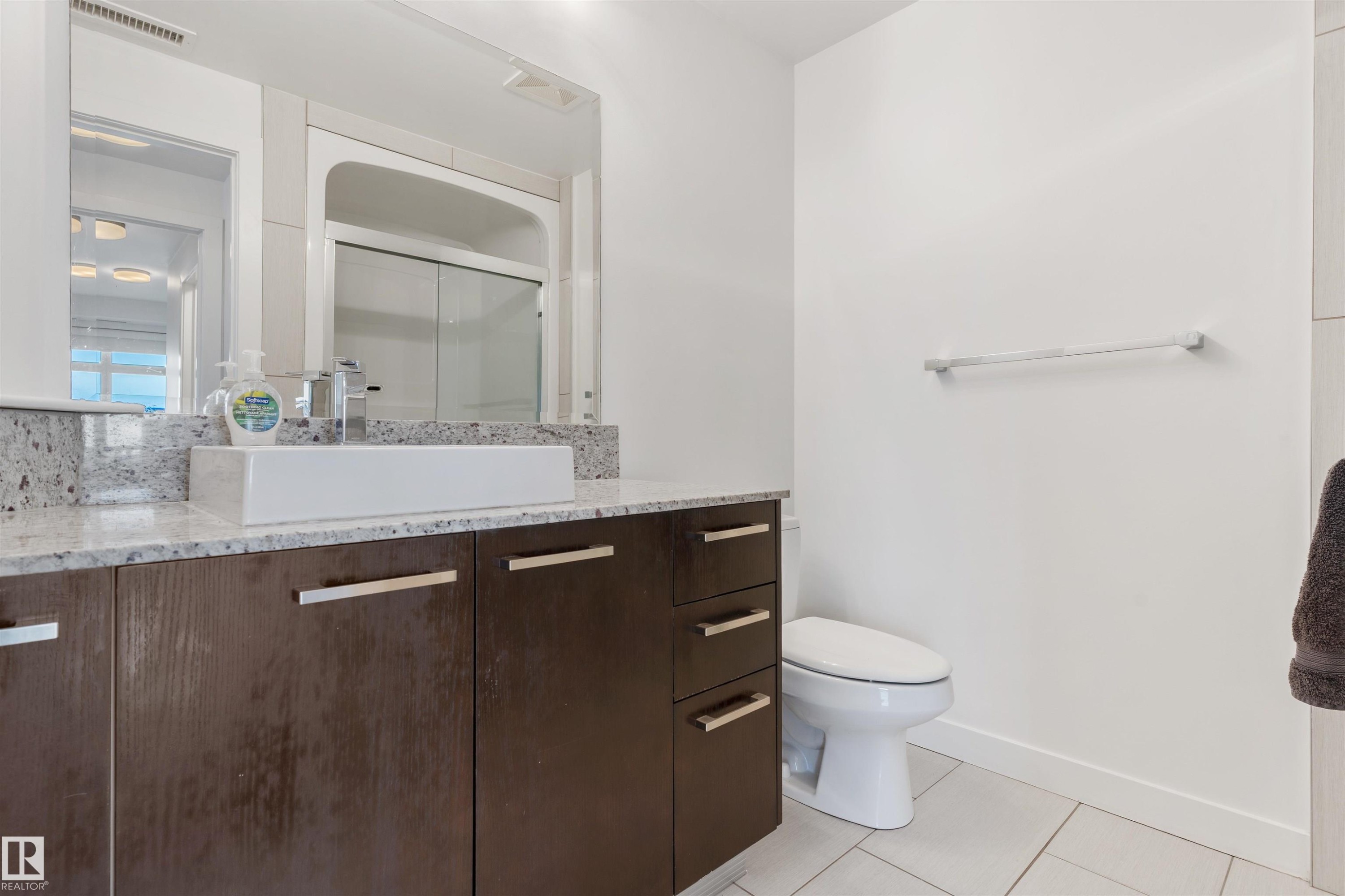 #1901 10388 105 St Nw, Edmonton, AB - Indoor Photo Showing Bathroom