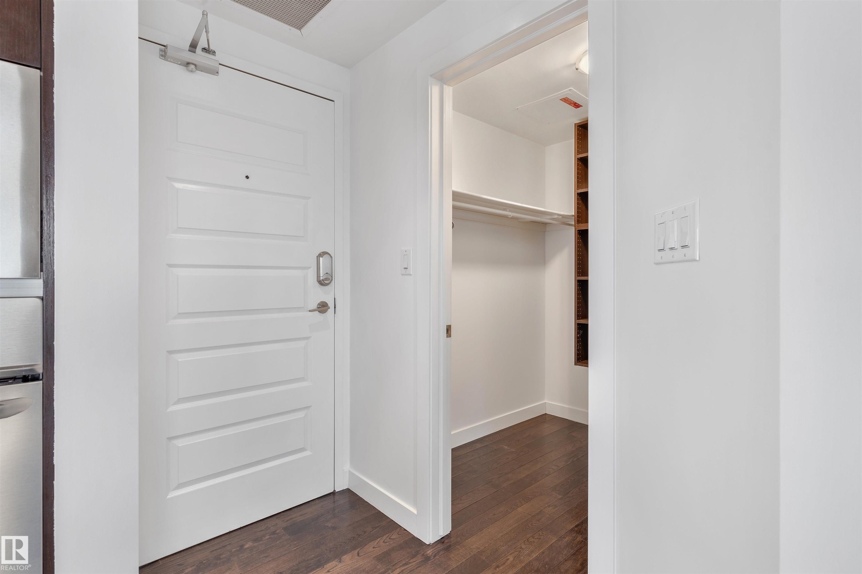 #1901 10388 105 St Nw, Edmonton, AB - Indoor Photo Showing Other Room