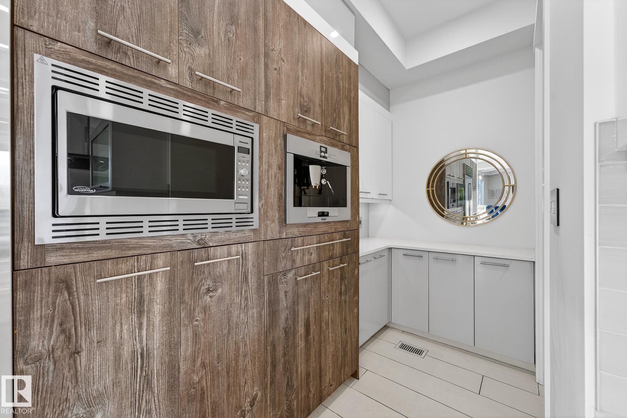 14643 92A Avenue, Edmonton, AB - Indoor Photo Showing Kitchen