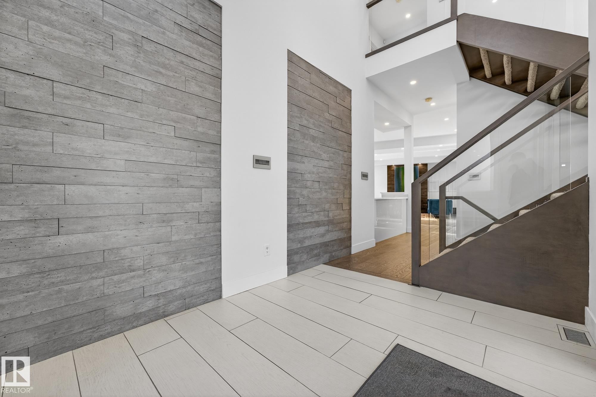 14643 92A Avenue, Edmonton, AB - Indoor Photo Showing Other Room