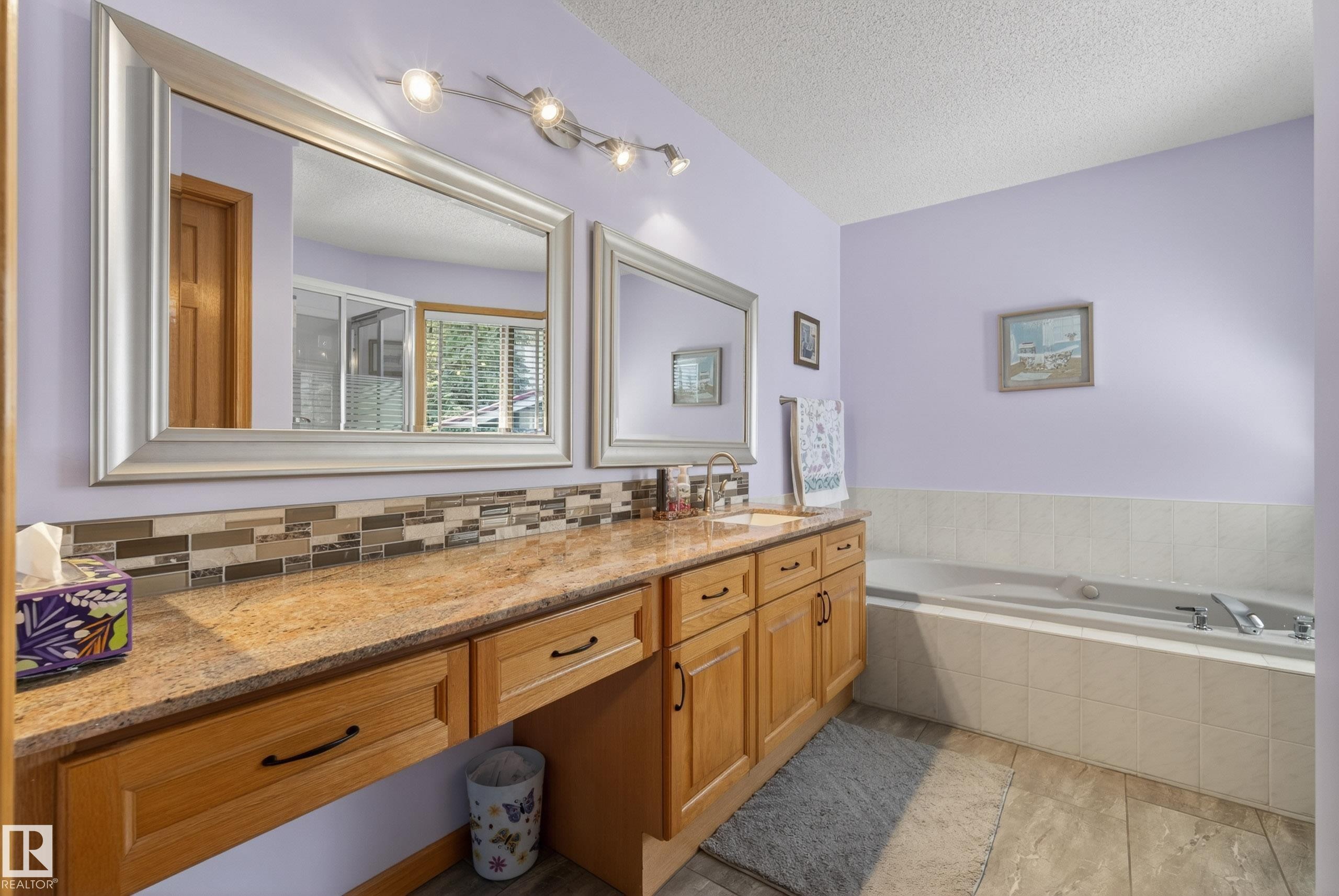 433 Twin Brooks Crescent, Edmonton, AB - Indoor Photo Showing Bathroom