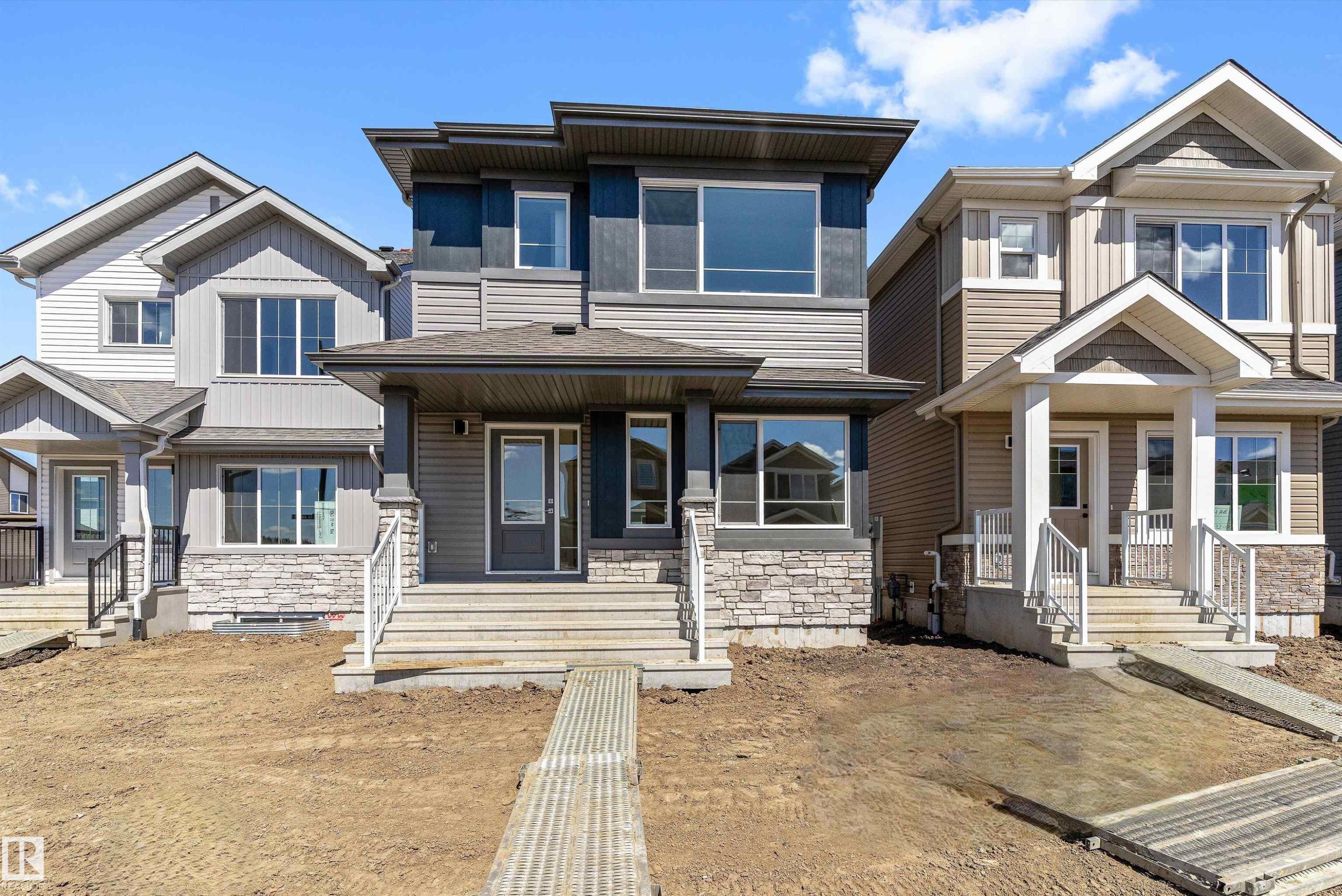 1056 14 Avenue Nw, Edmonton, AB - Outdoor With Facade