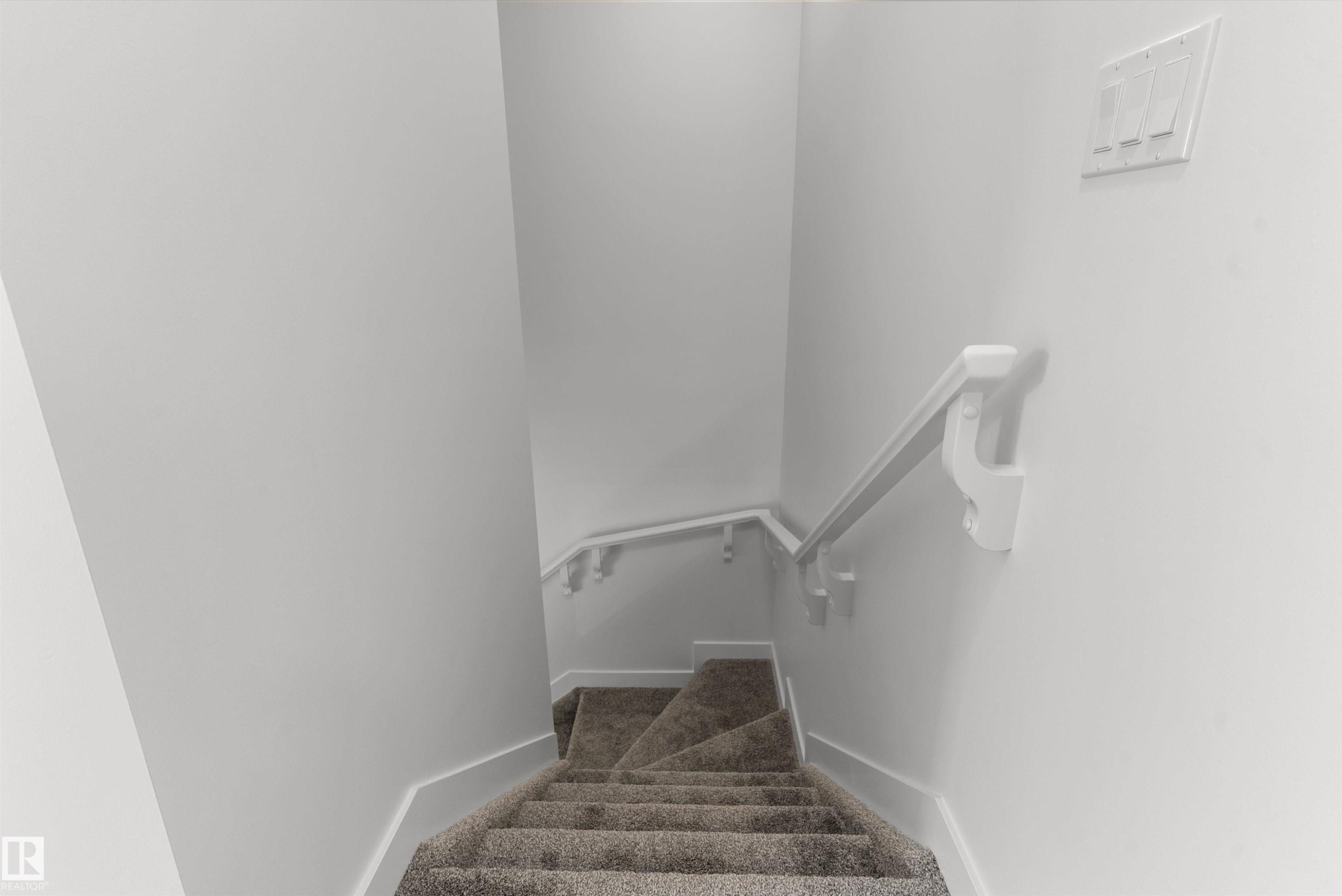 1056 14 Avenue Nw, Edmonton, AB - Indoor
