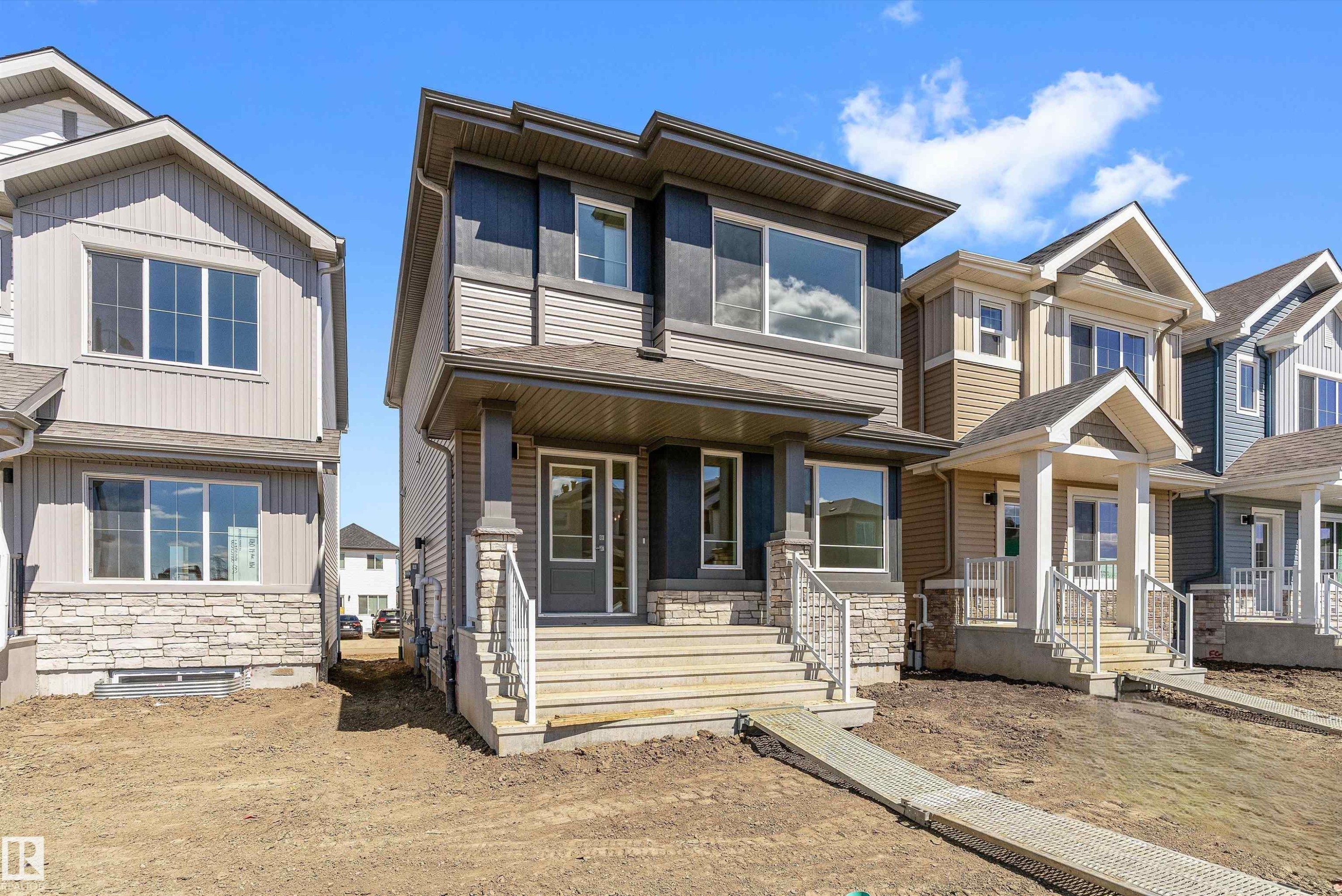 1056 14 Avenue Nw, Edmonton, AB - Outdoor With Facade