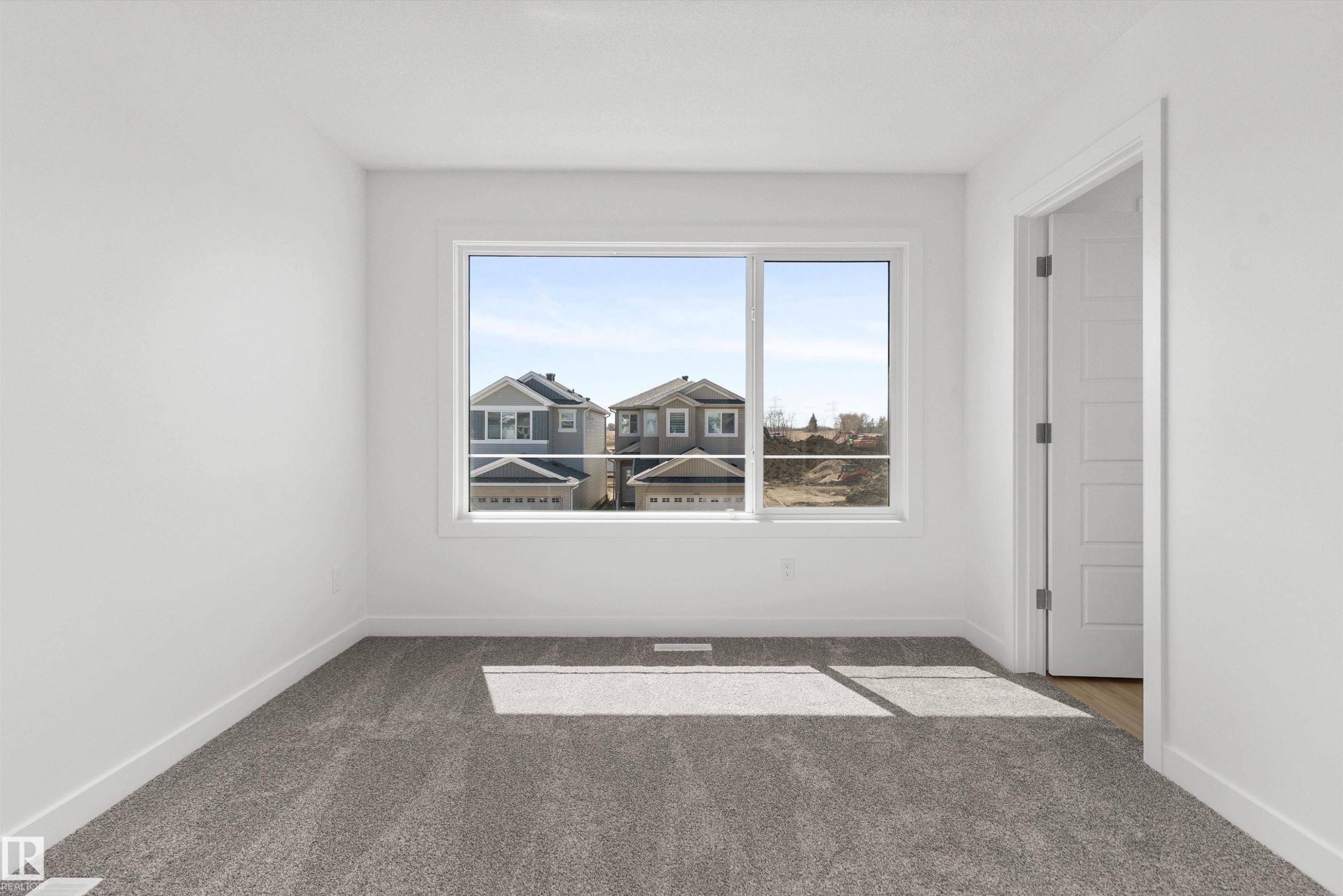 1056 14 Avenue Nw, Edmonton, AB - Indoor Photo Showing Other Room