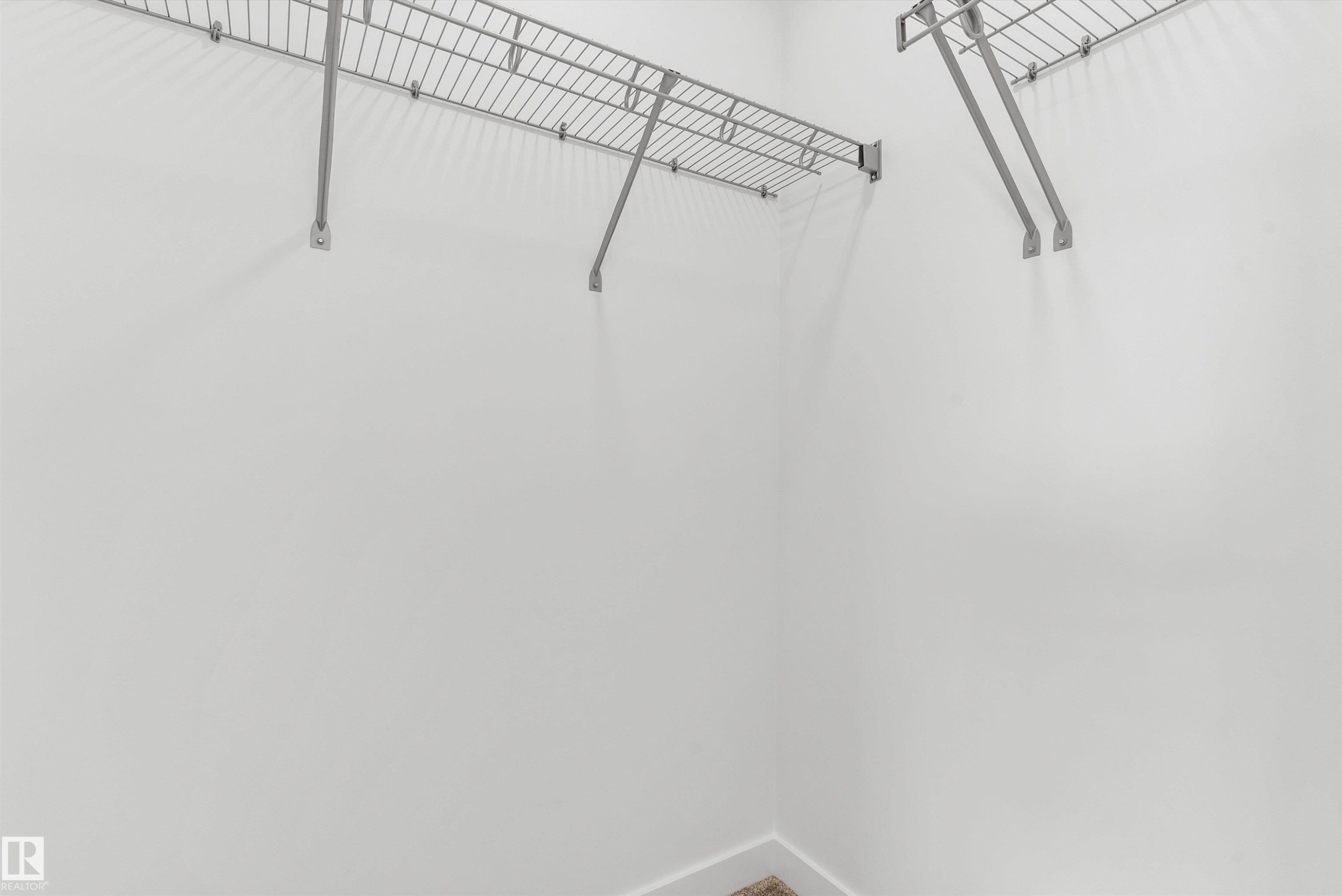 1056 14 Avenue Nw, Edmonton, AB - Indoor Photo Showing Other Room