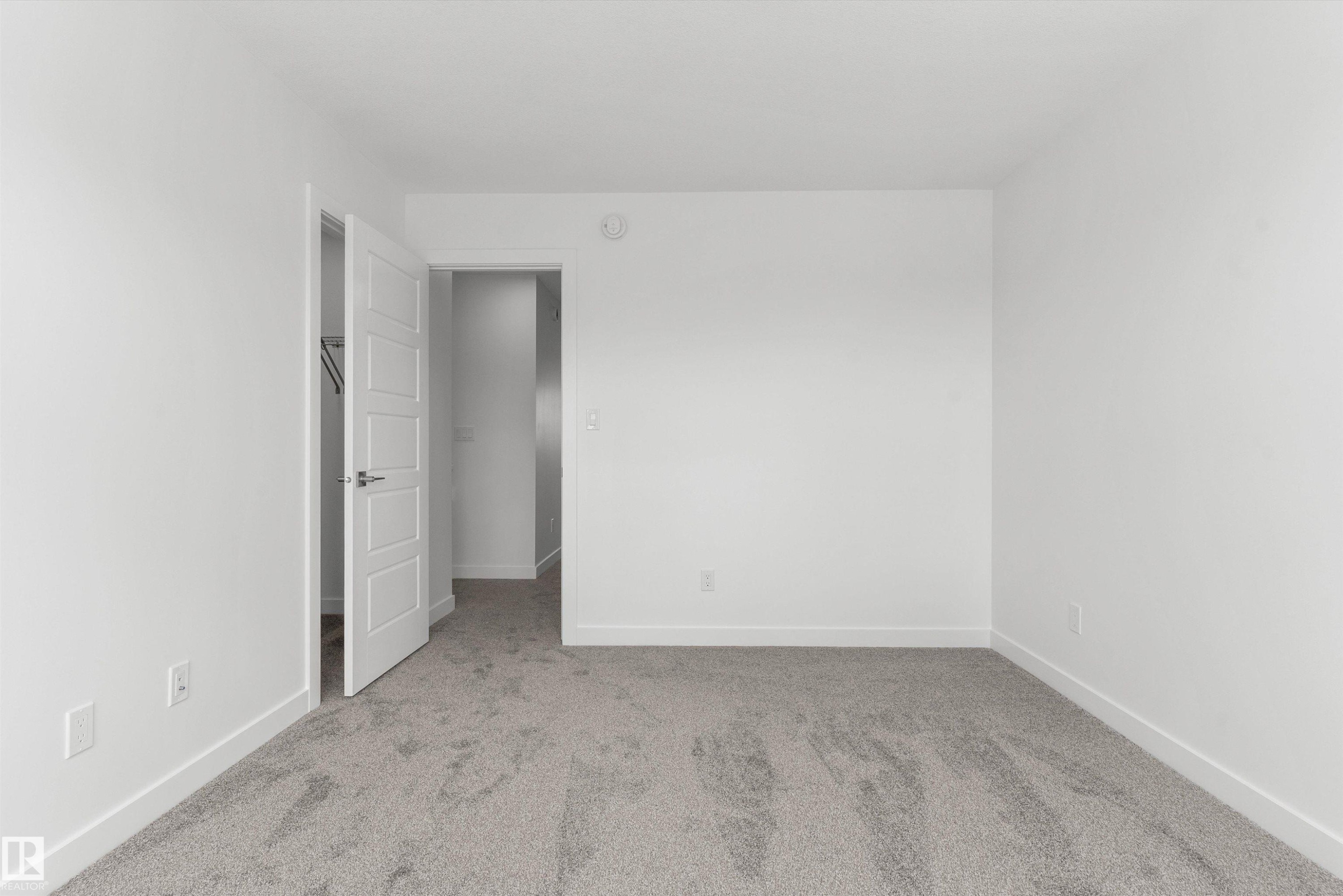 1056 14 Avenue Nw, Edmonton, AB - Indoor Photo Showing Other Room