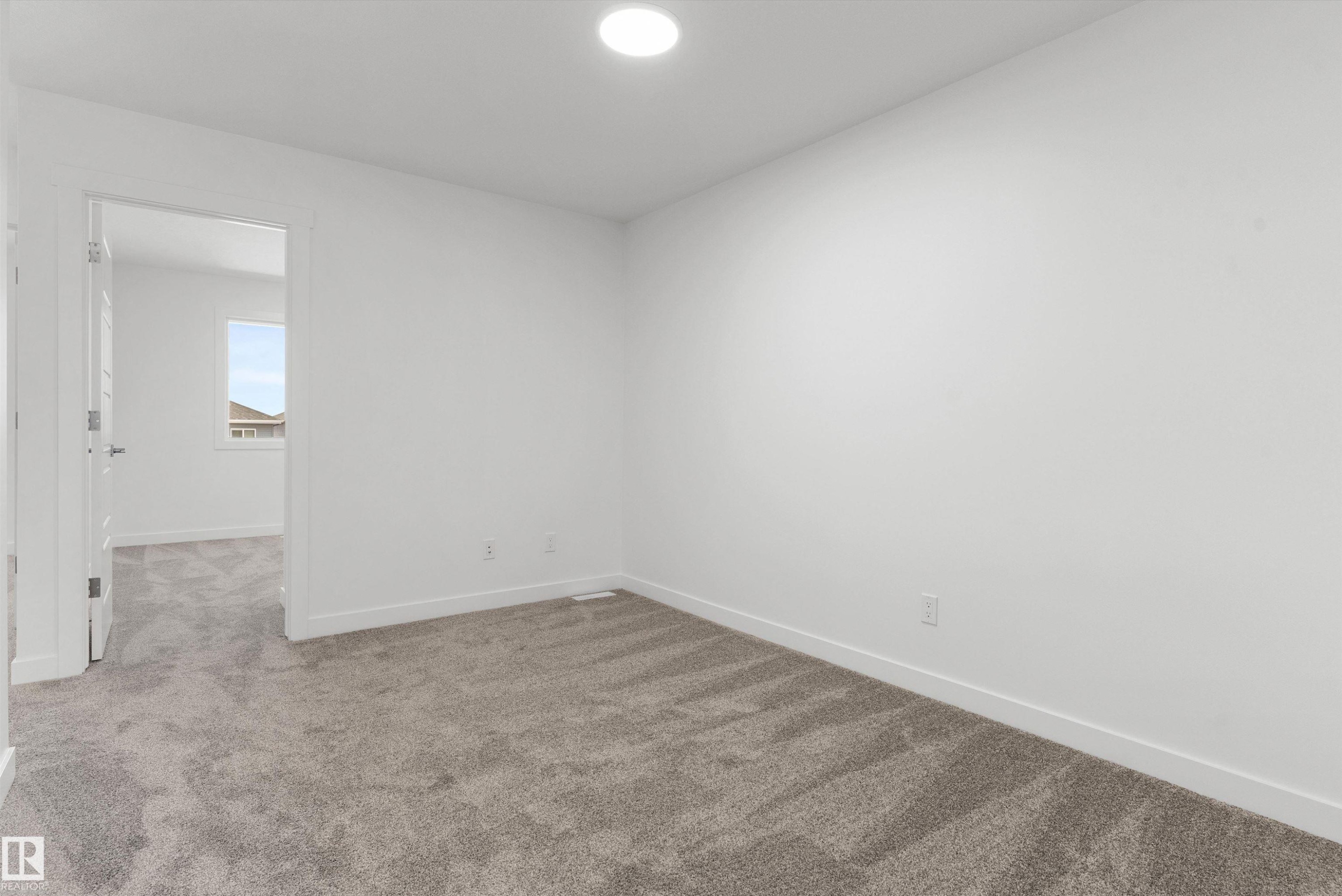1056 14 Avenue Nw, Edmonton, AB - Indoor Photo Showing Other Room