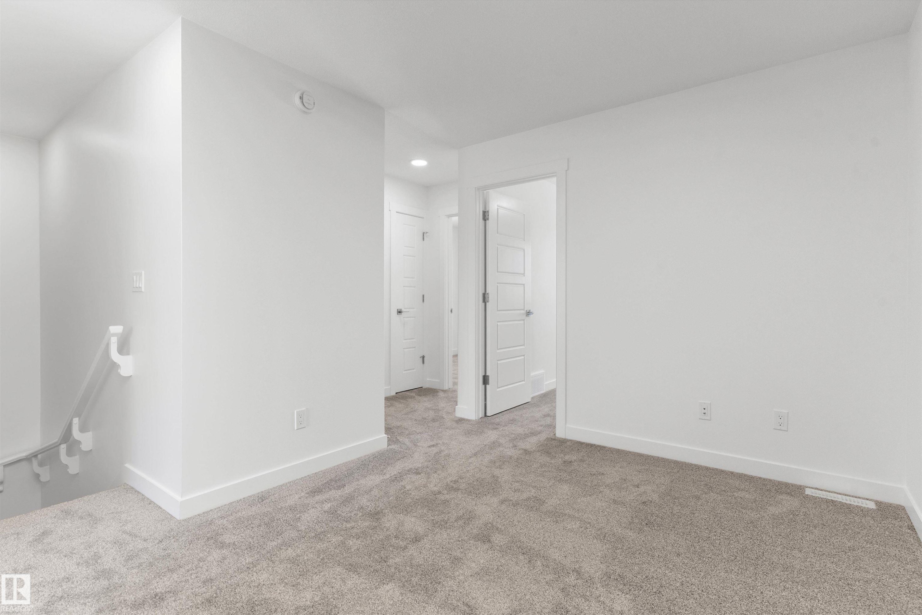 1056 14 Avenue Nw, Edmonton, AB - Indoor Photo Showing Other Room