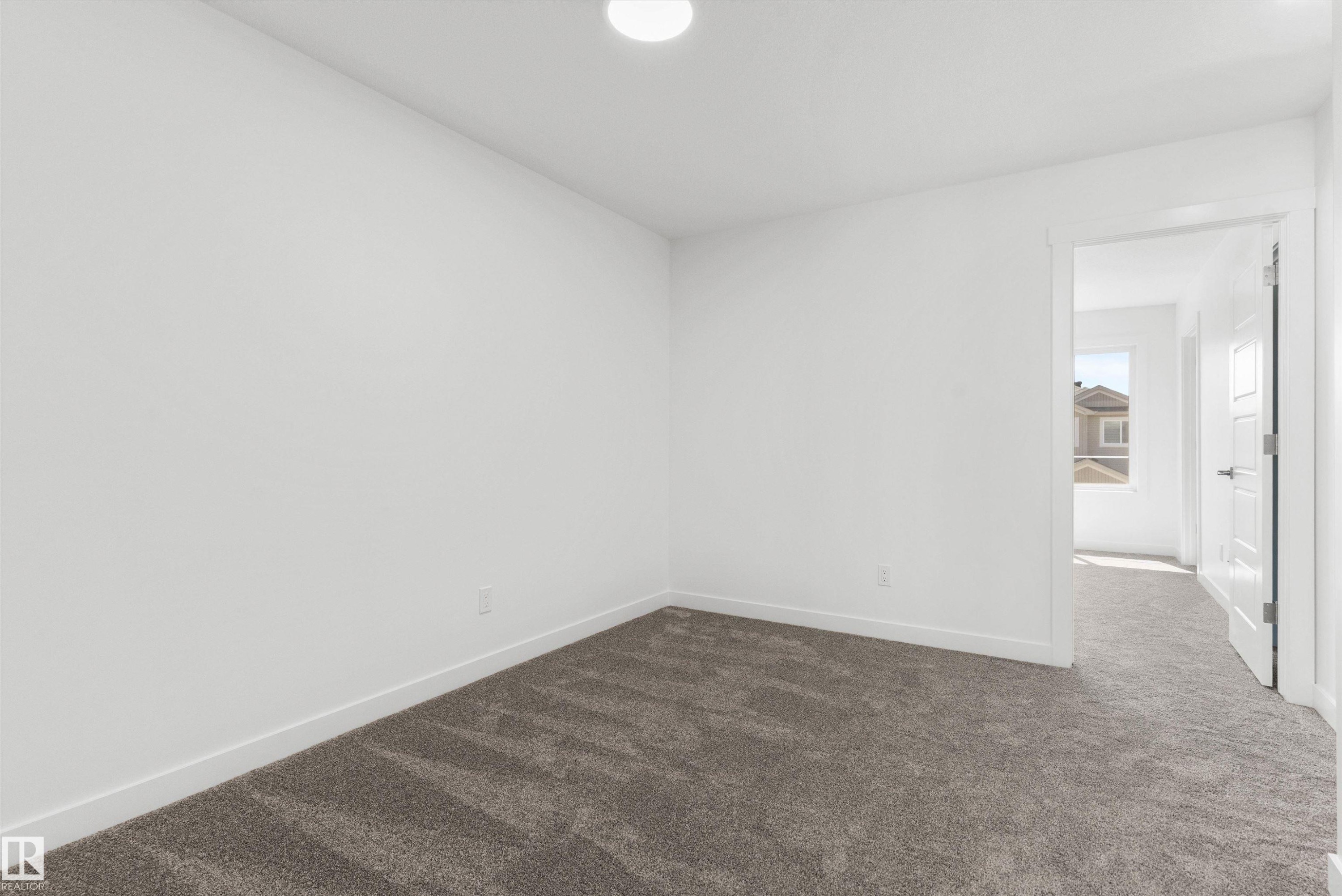 1056 14 Avenue Nw, Edmonton, AB - Indoor Photo Showing Other Room