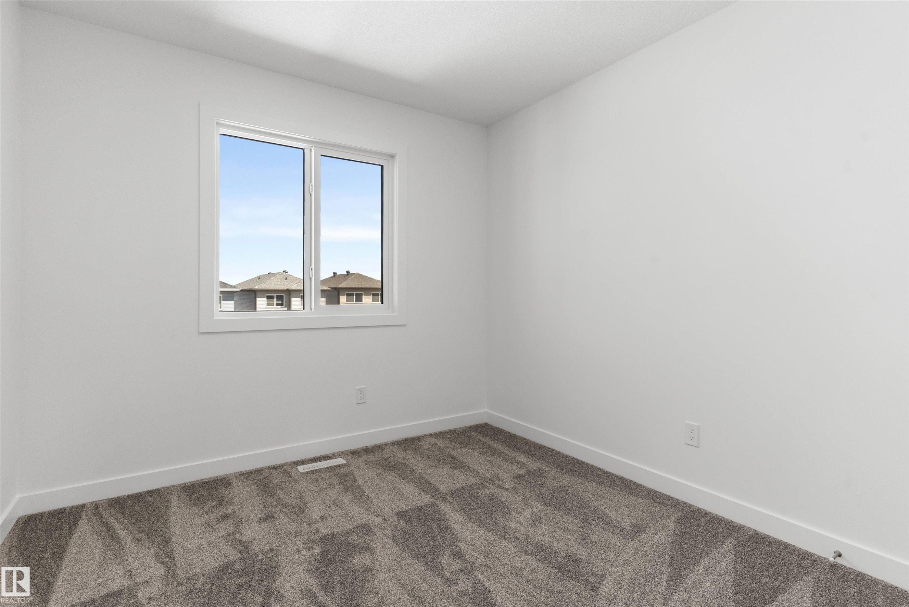 1056 14 Avenue Nw, Edmonton, AB - Indoor Photo Showing Other Room