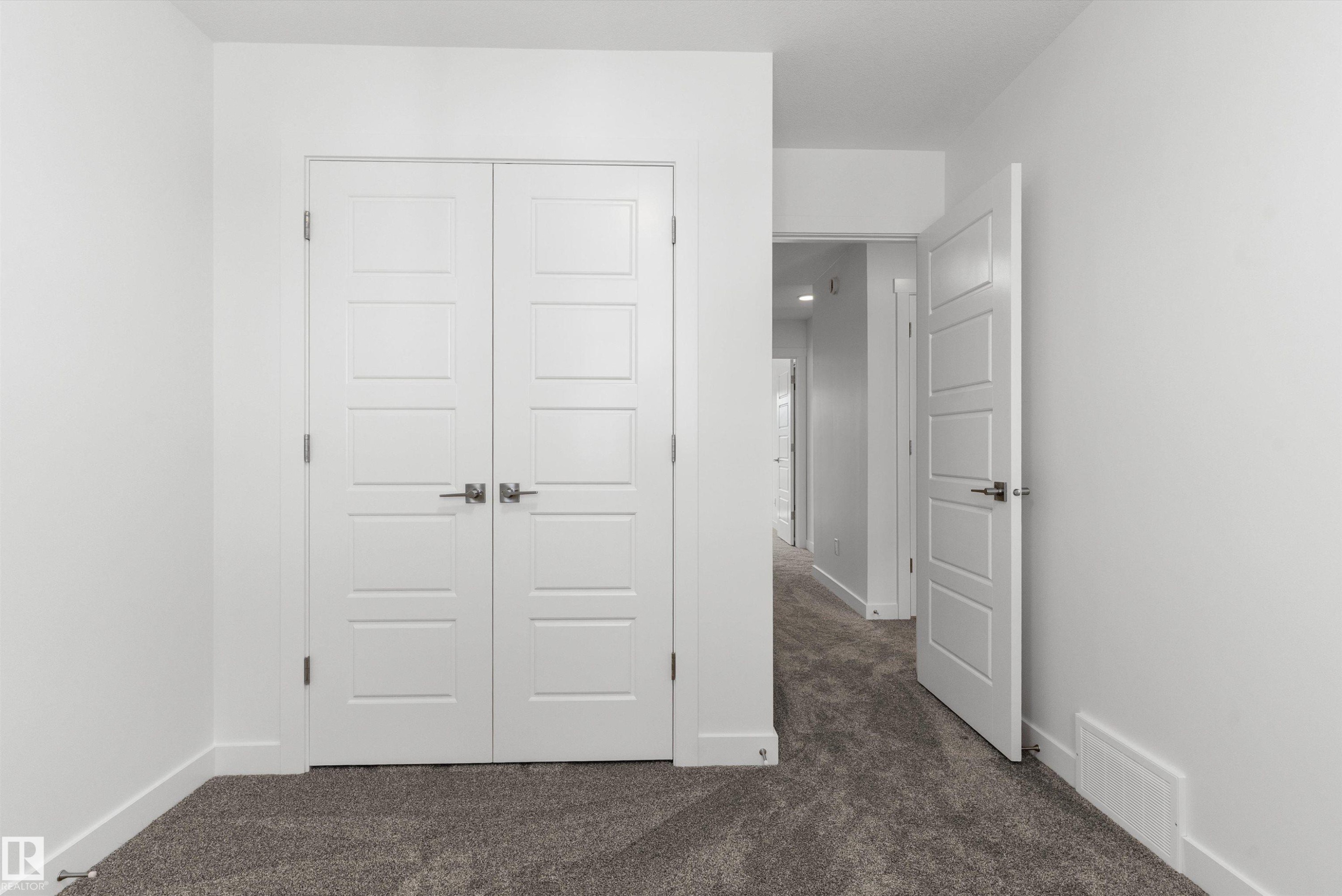 1056 14 Avenue Nw, Edmonton, AB - Indoor Photo Showing Other Room